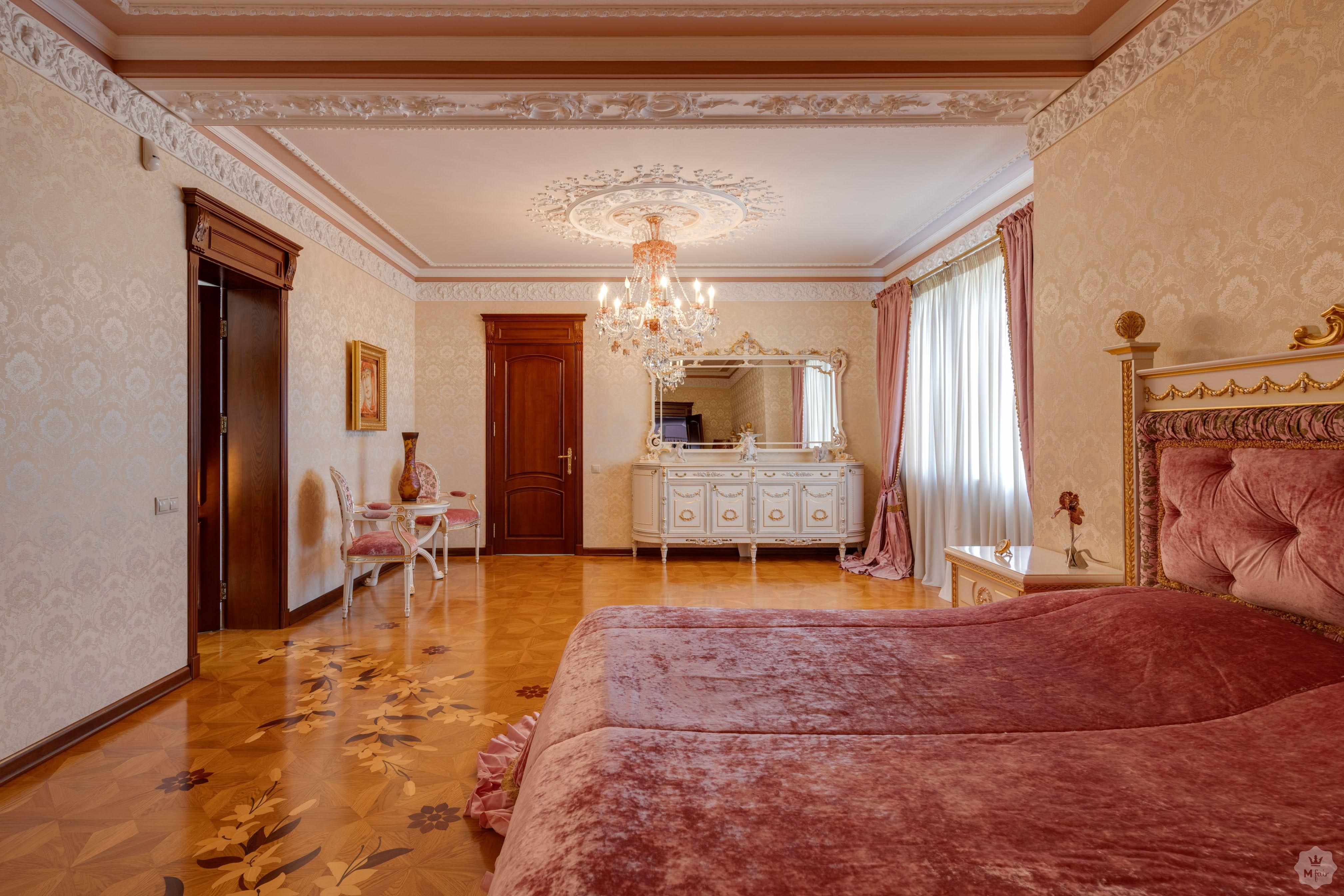 Продажа дома под Киевом в коттеджном городке Золоче