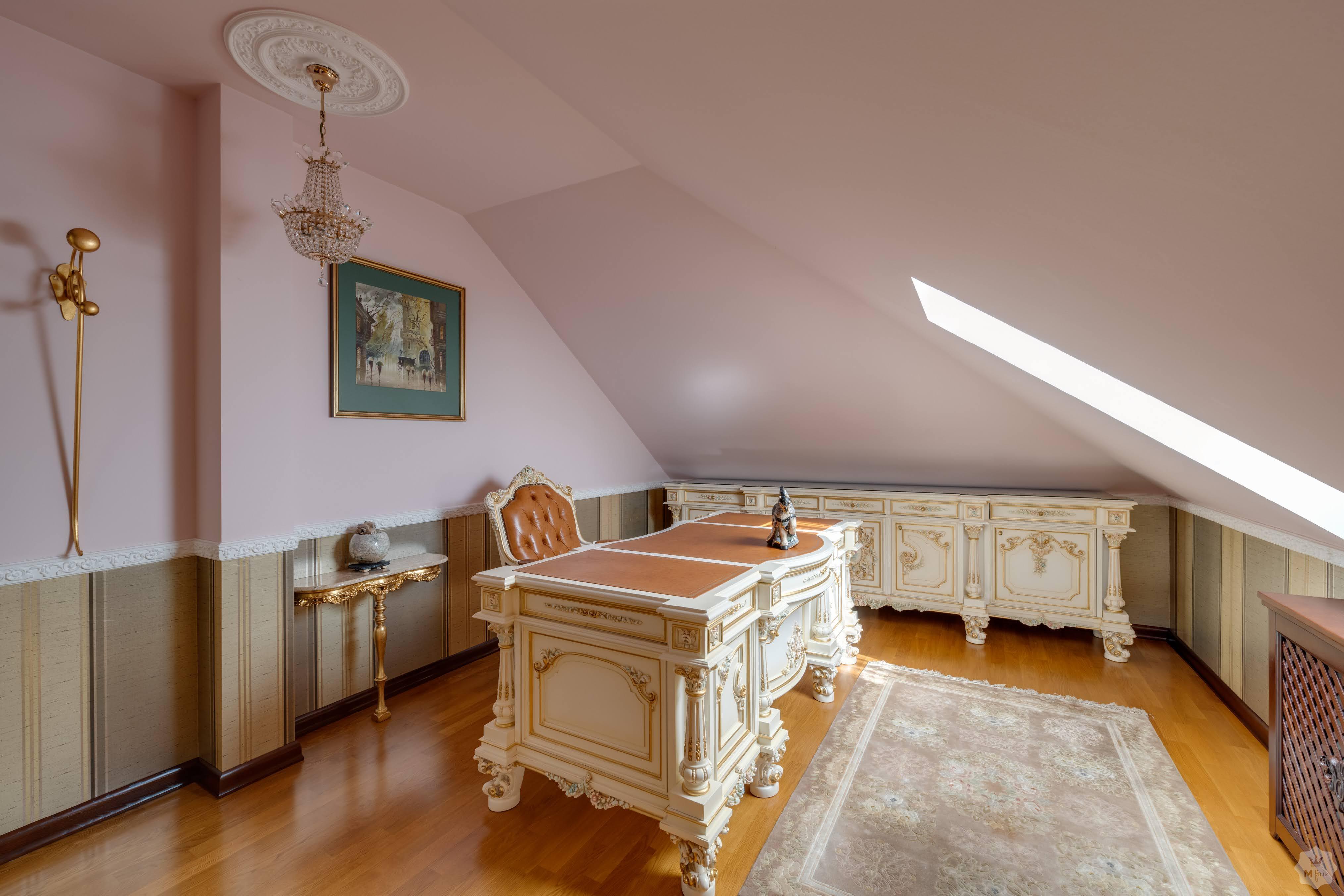 Продажа дома под Киевом в коттеджном городке Золоче