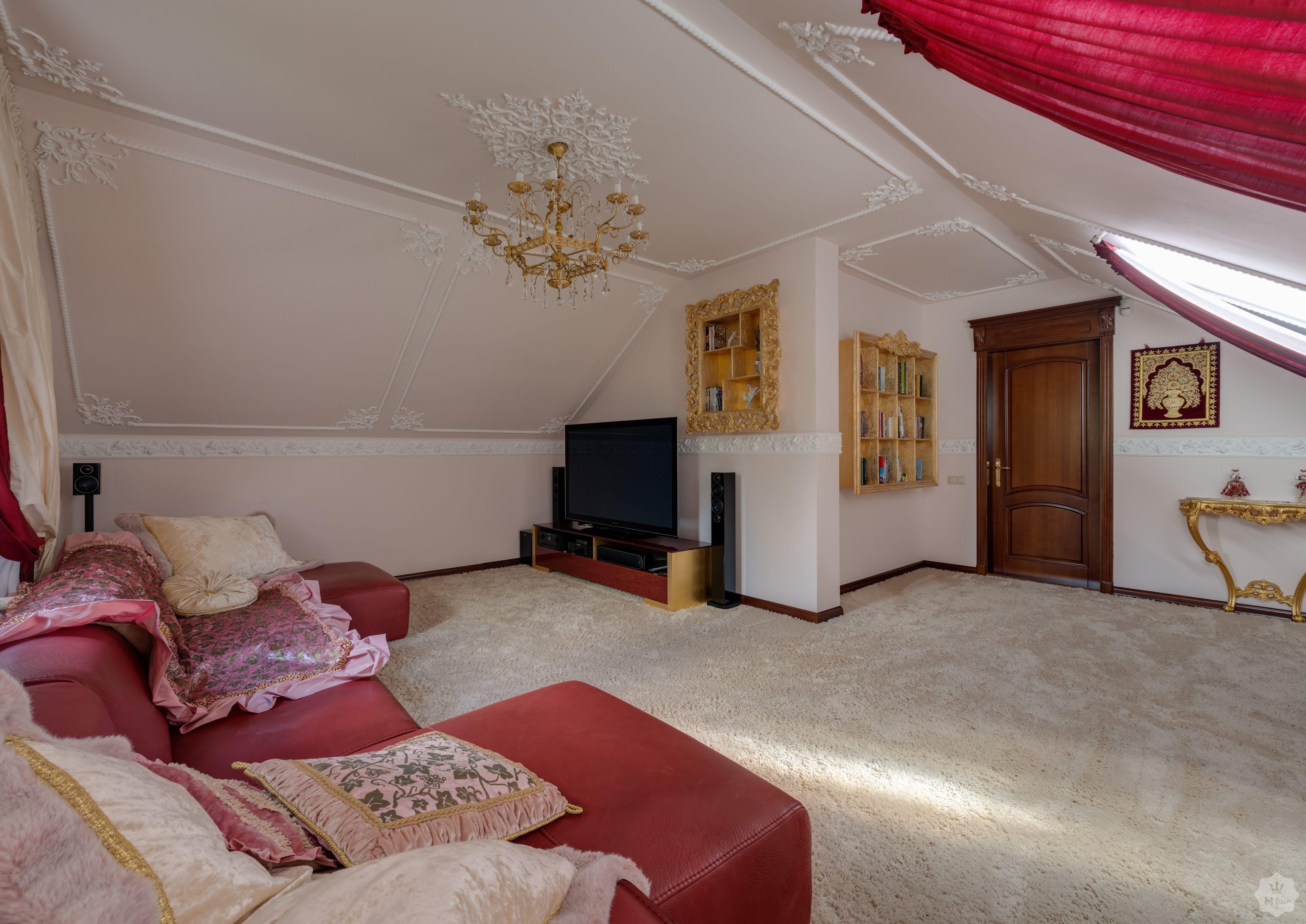 Продажа дома под Киевом в коттеджном городке Золоче