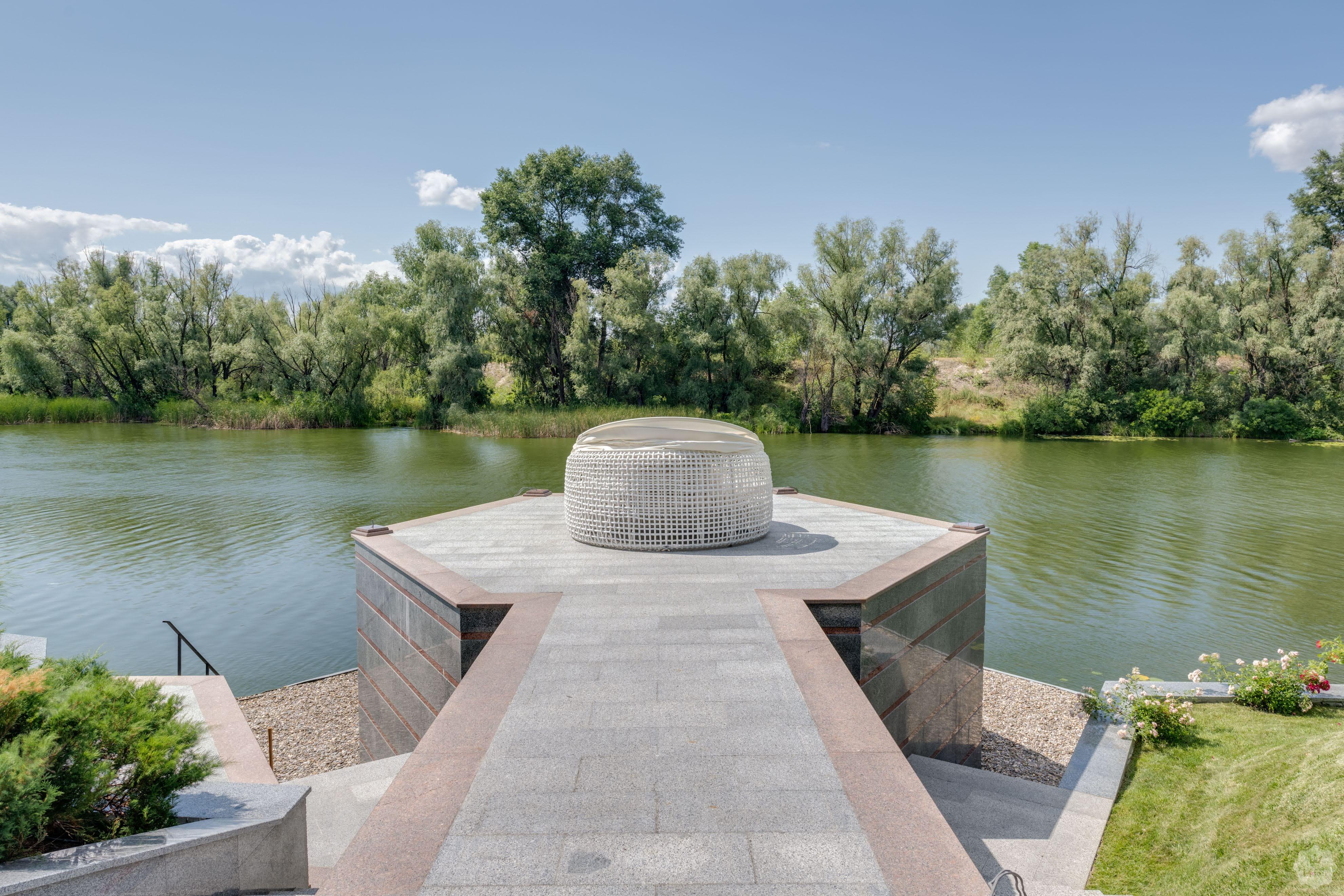 Продажа дома под Киевом в коттеджном городке Золоче