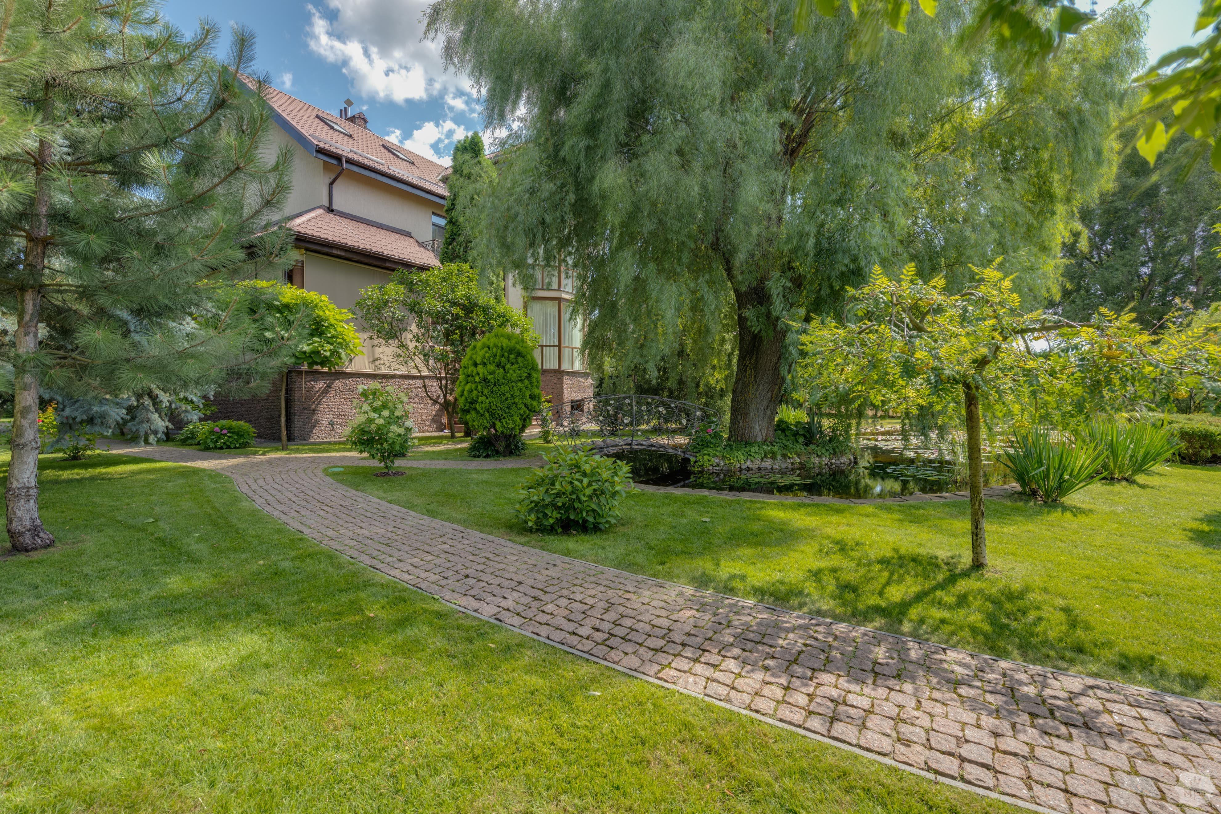 Продажа дома под Киевом в коттеджном городке Золоче