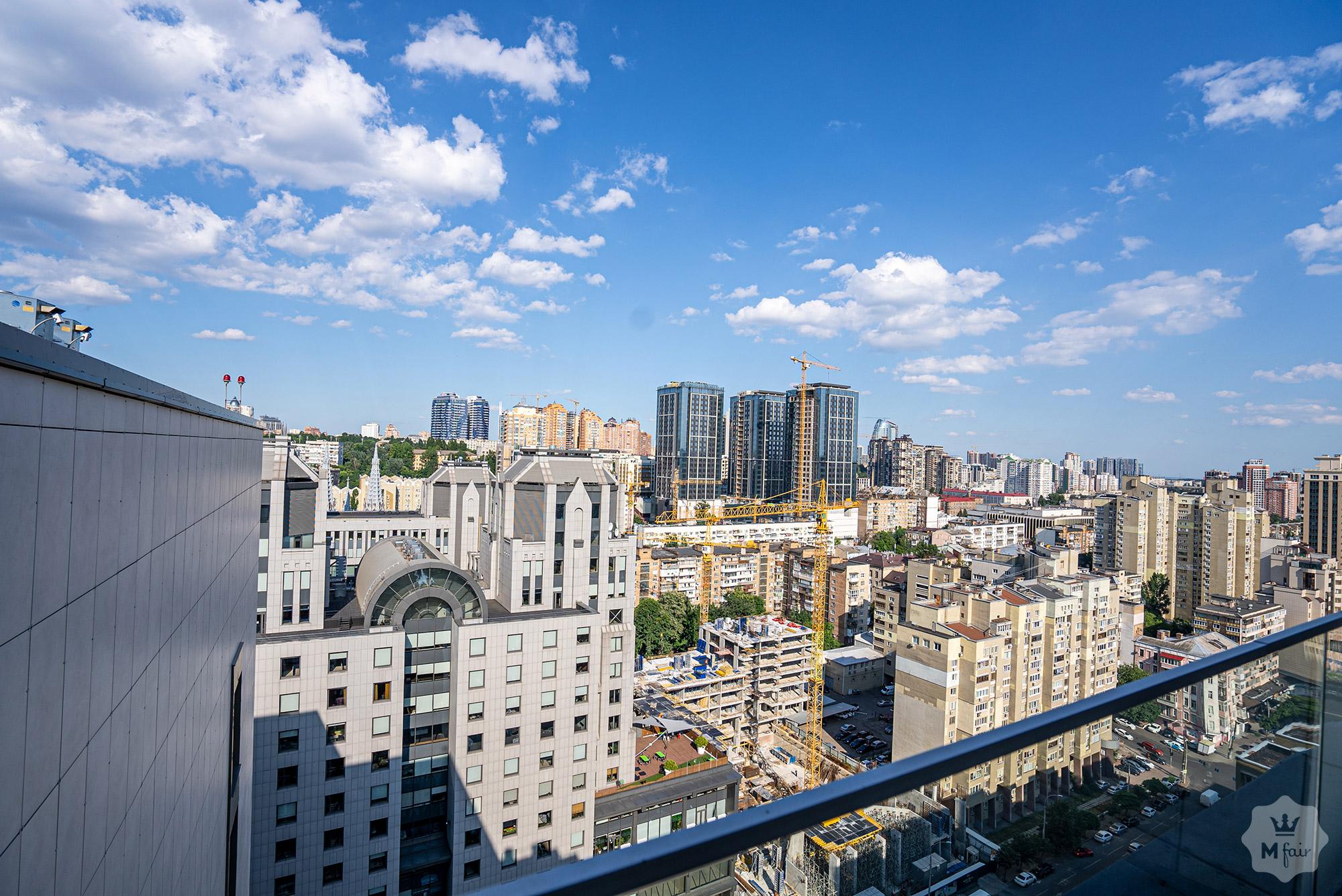 Аренда 3х этажного пентхауса с террасой в центре Киева