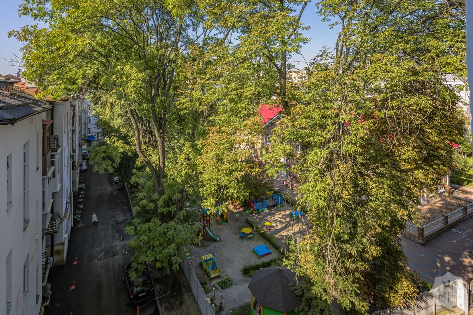 Продажа многокомнатной квартиры в исторической части Киева