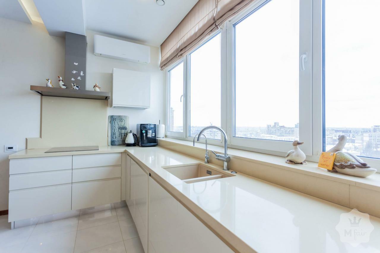 Продажа видовой квартиры с авторским ремонтом в центре Печерска