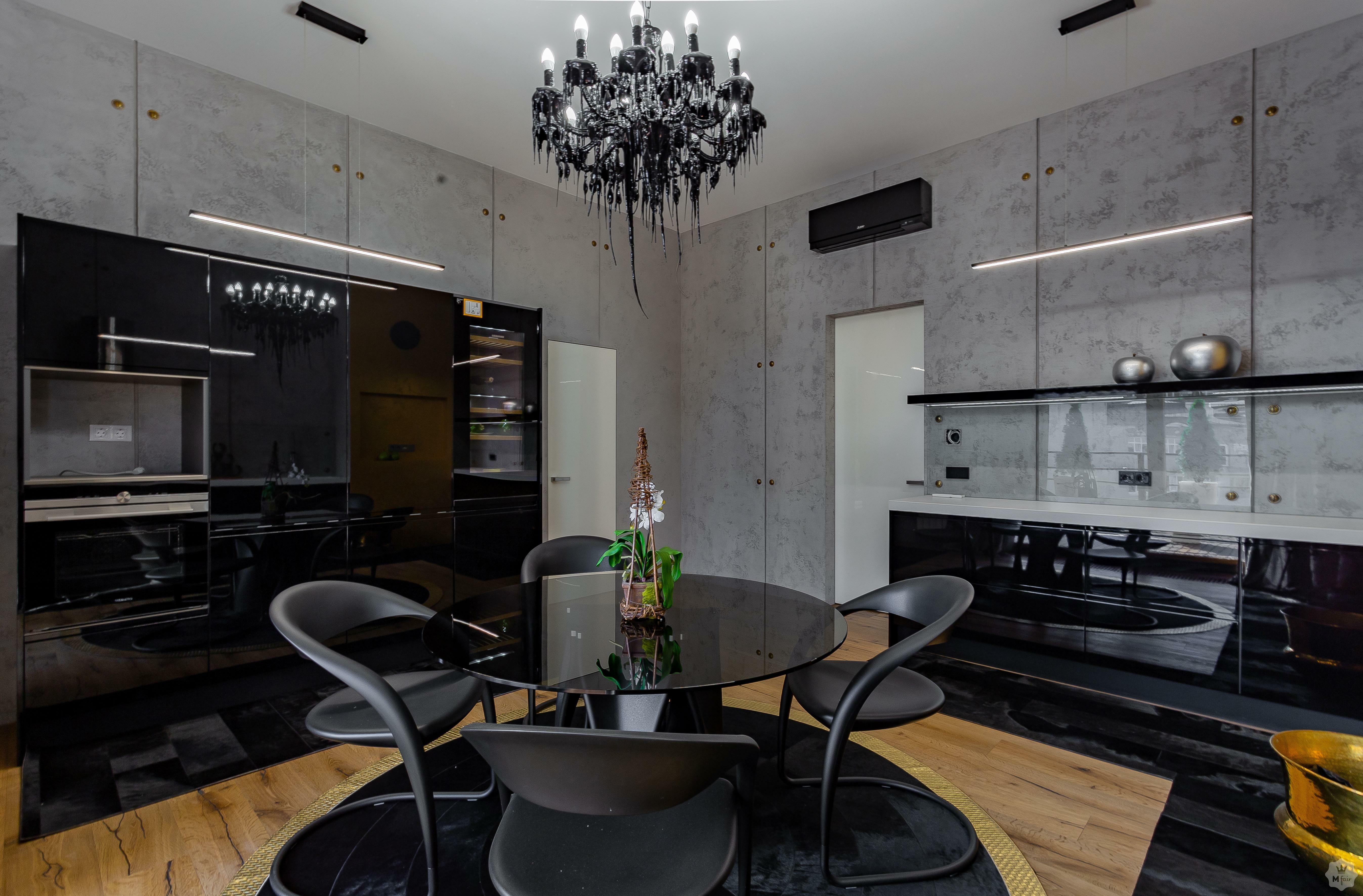 Продажа 5ти комнатной квартиры в Киеве с видом на Ботанический сад