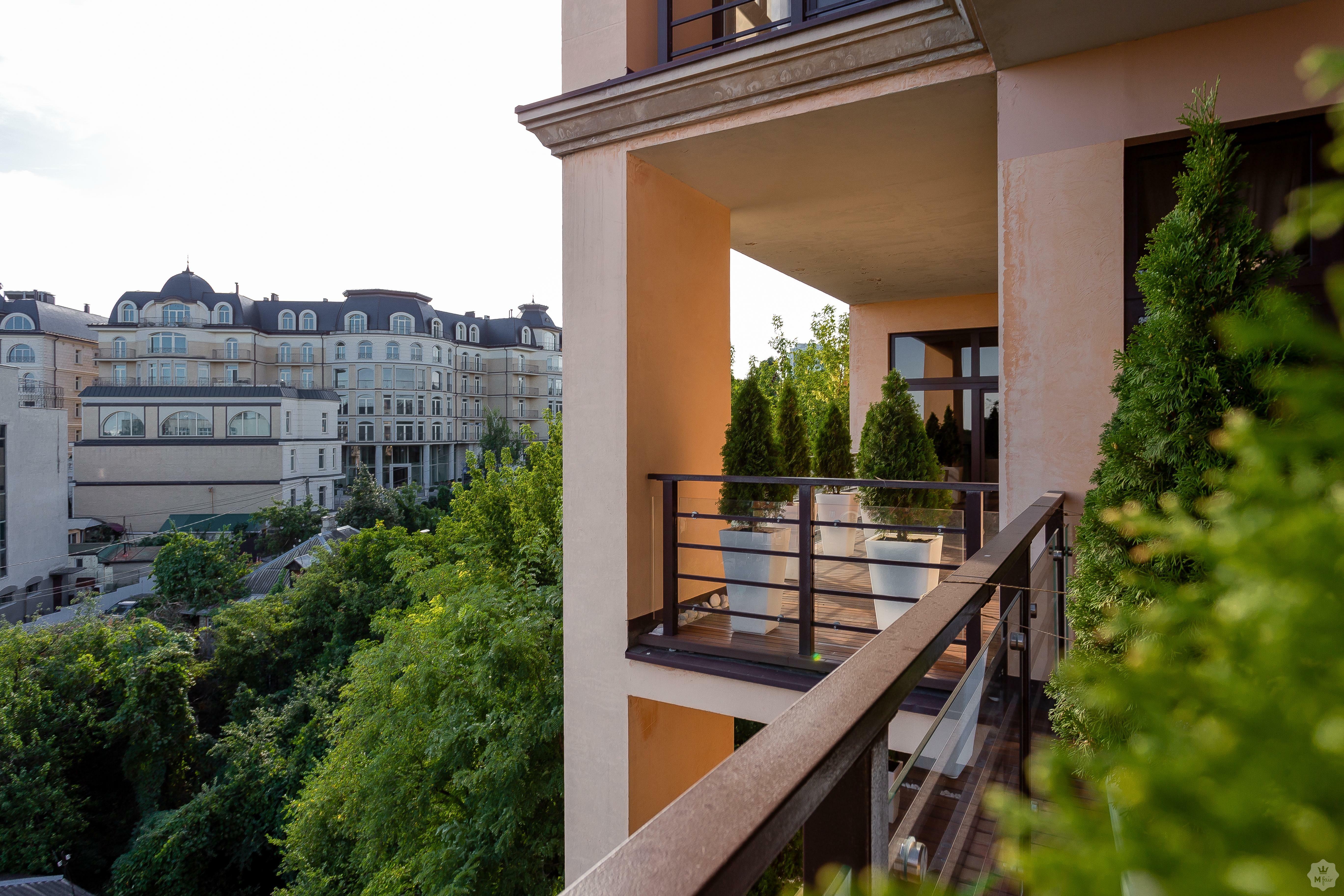 Продажа 5ти комнатной квартиры в Киеве с видом на Ботанический сад