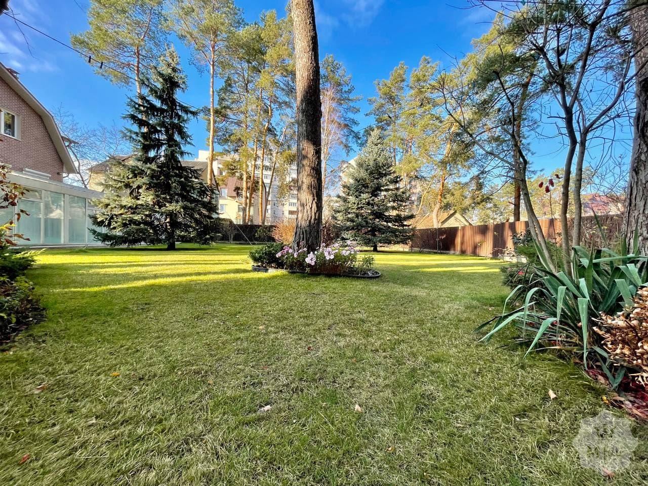 Продажа дома с бассейном в Ирпене под Киевом