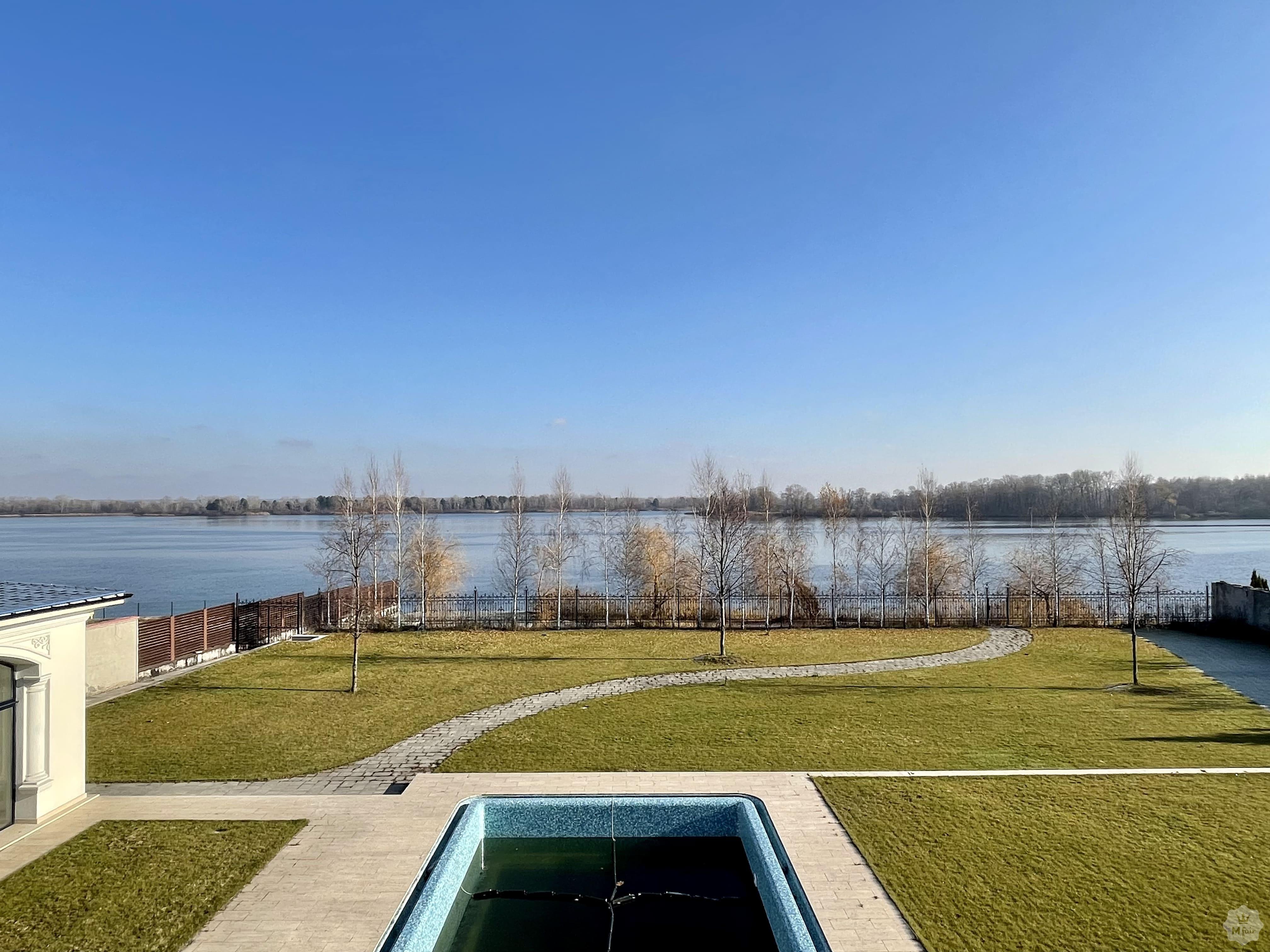 Продажа резиденции с выходом к реке в Конча-Заспе