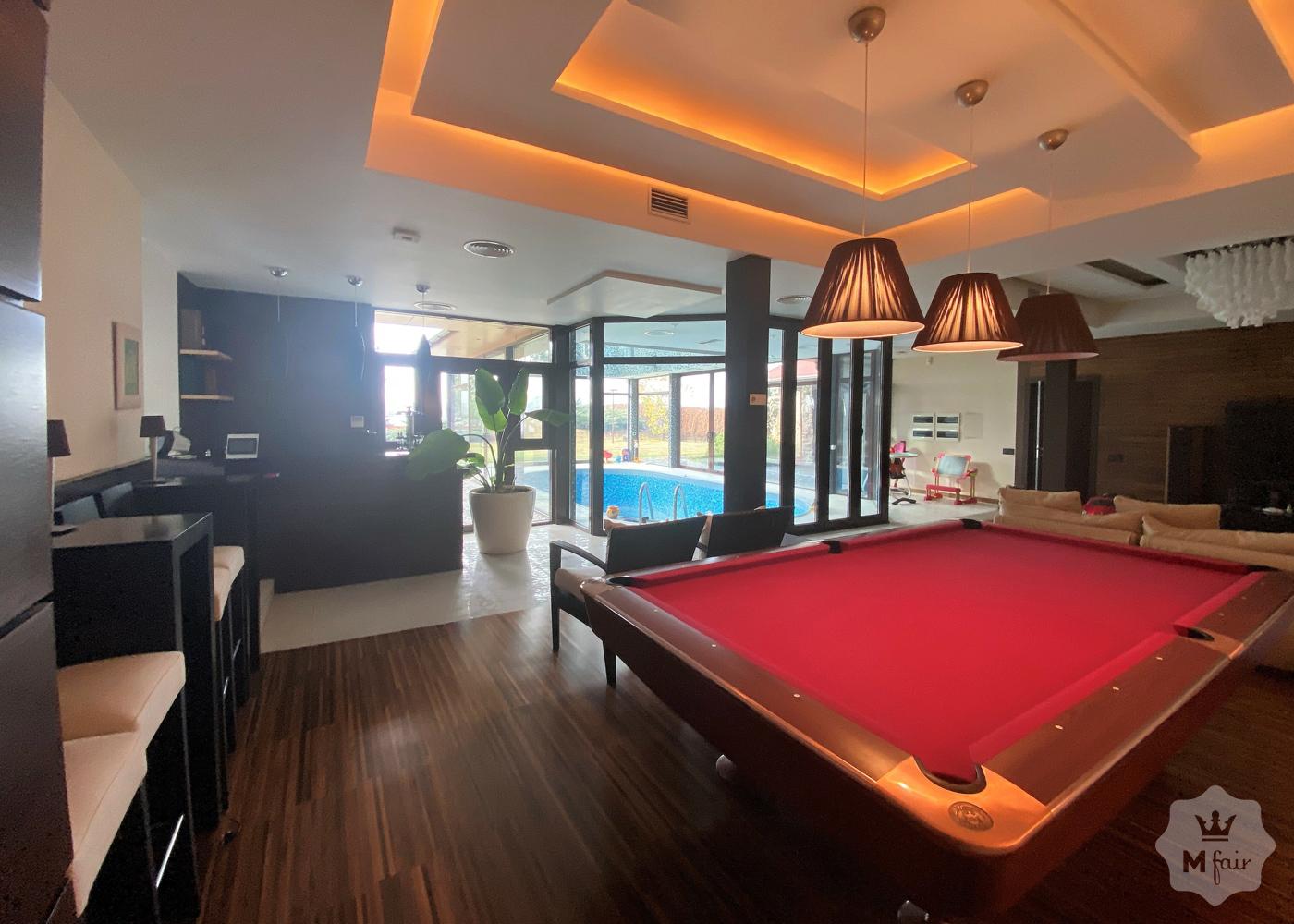 Продажа современного дома с бассейном под Киевом на Осокорках