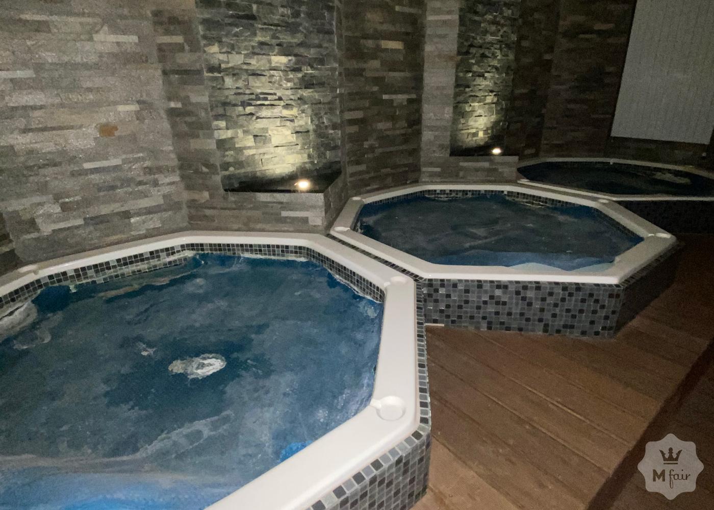 Продажа современного дома с бассейном под Киевом на Осокорках