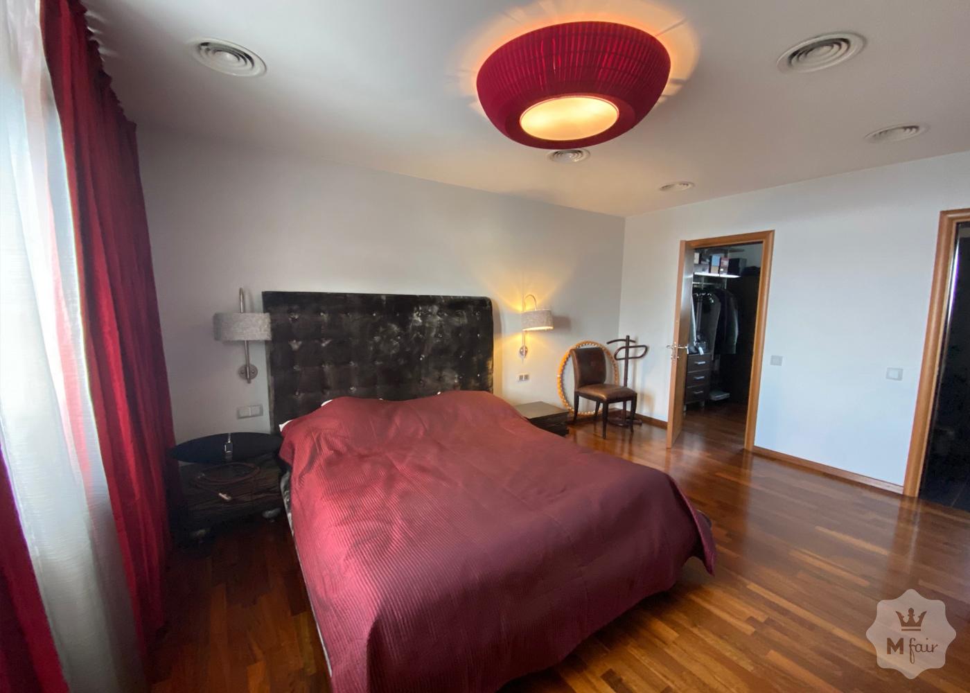 Продажа современного дома с бассейном под Киевом на Осокорках