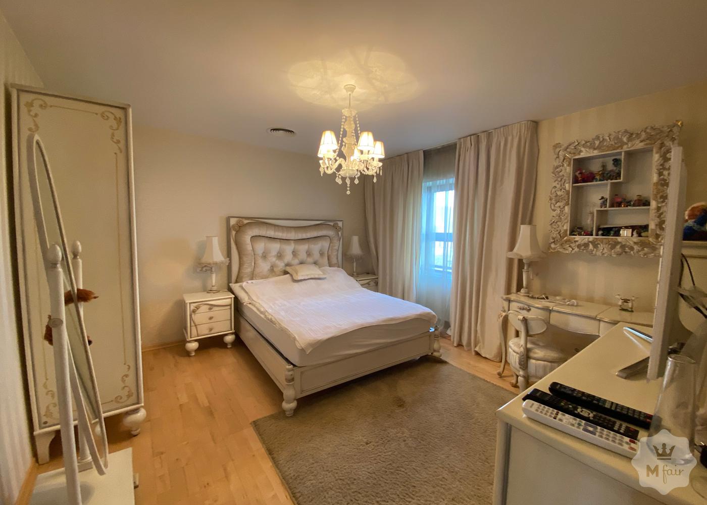 Продажа современного дома с бассейном под Киевом на Осокорках