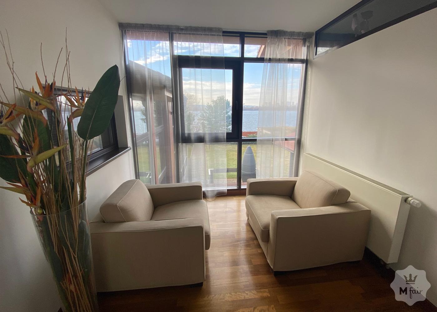 Продажа современного дома с бассейном под Киевом на Осокорках