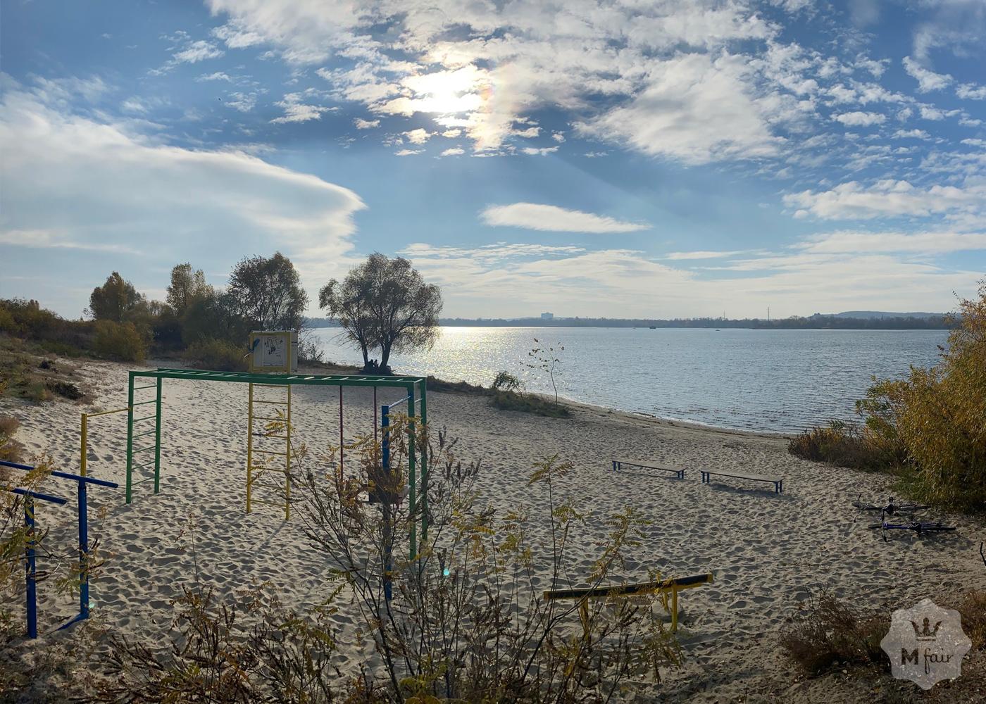 Продажа современного дома с бассейном под Киевом на Осокорках