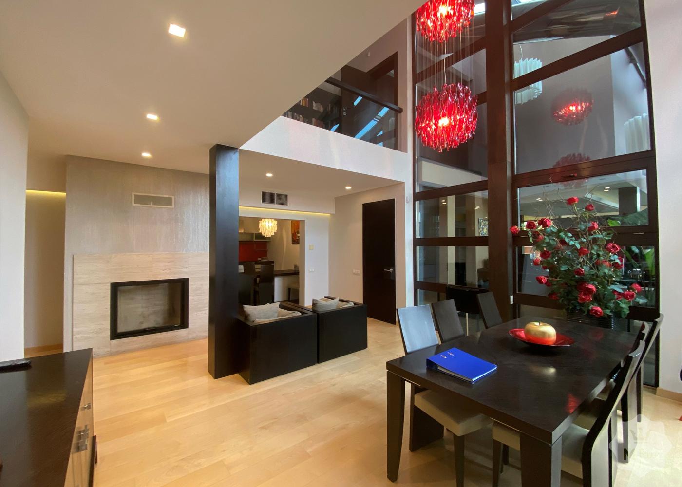 Продажа современного дома с бассейном под Киевом на Осокорках