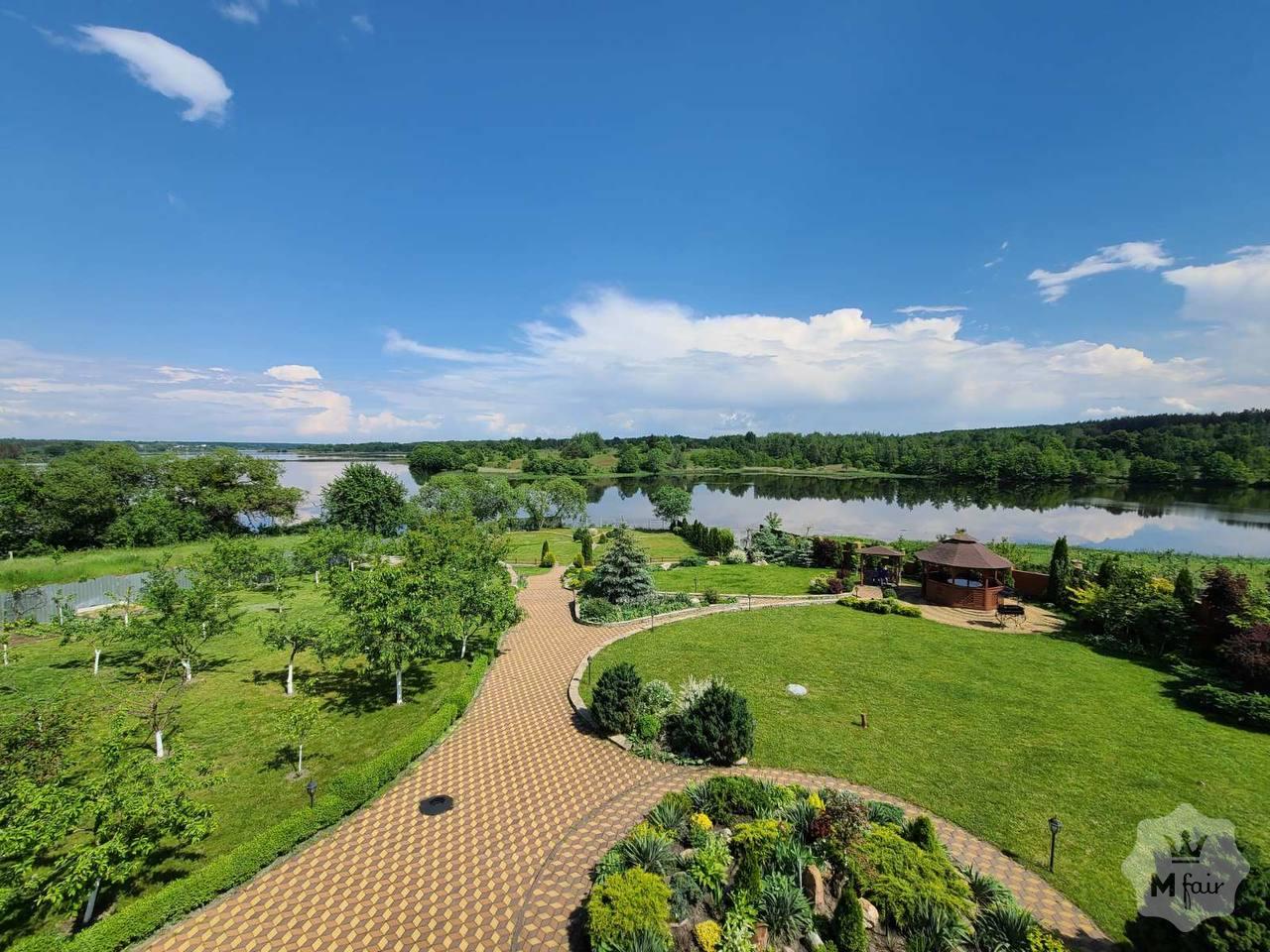 Продажа нового имения у реки в пригороде Житомира