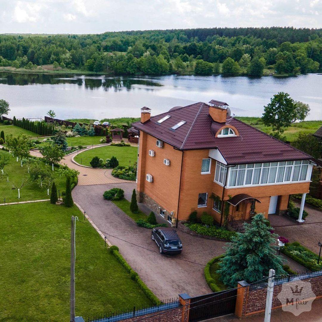 Продажа нового имения у реки в пригороде Житомира