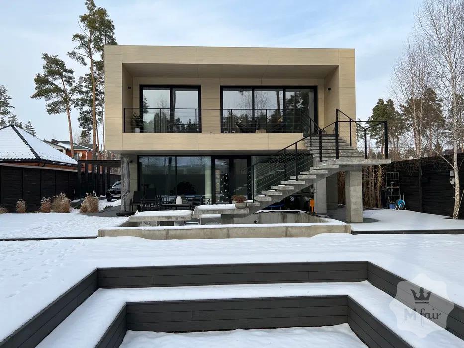 Продажа современного дома с ремонтом под Киевом в Буче