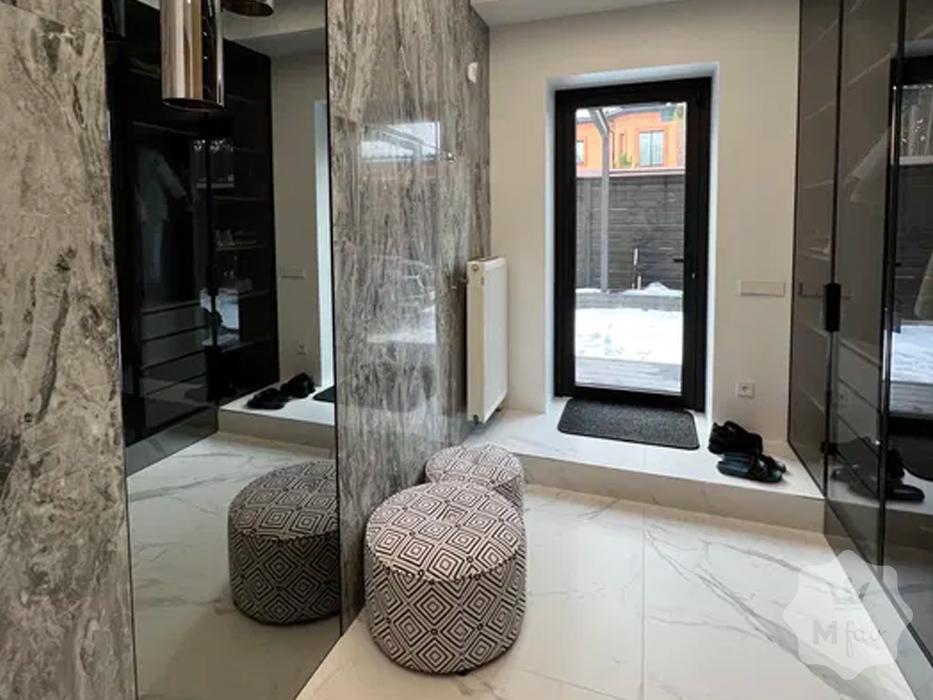 Продажа современного дома с ремонтом под Киевом в Буче