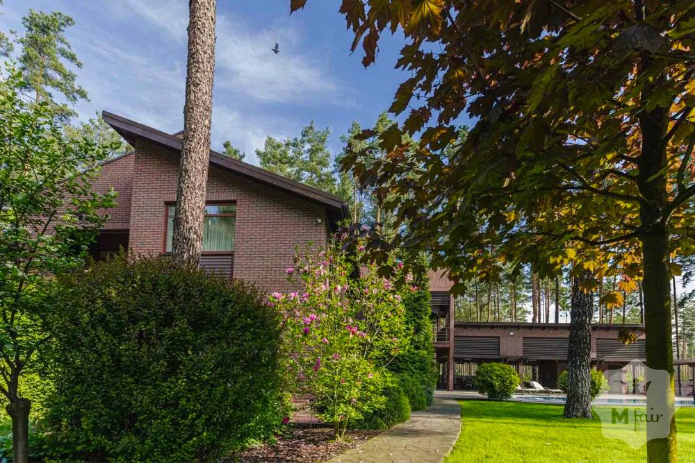 Продажа дома с бассейном в сосновом лесу в Буче под Киевом