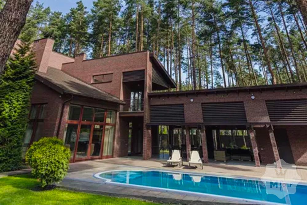Продажа дома с бассейном в сосновом лесу в Буче под Киевом