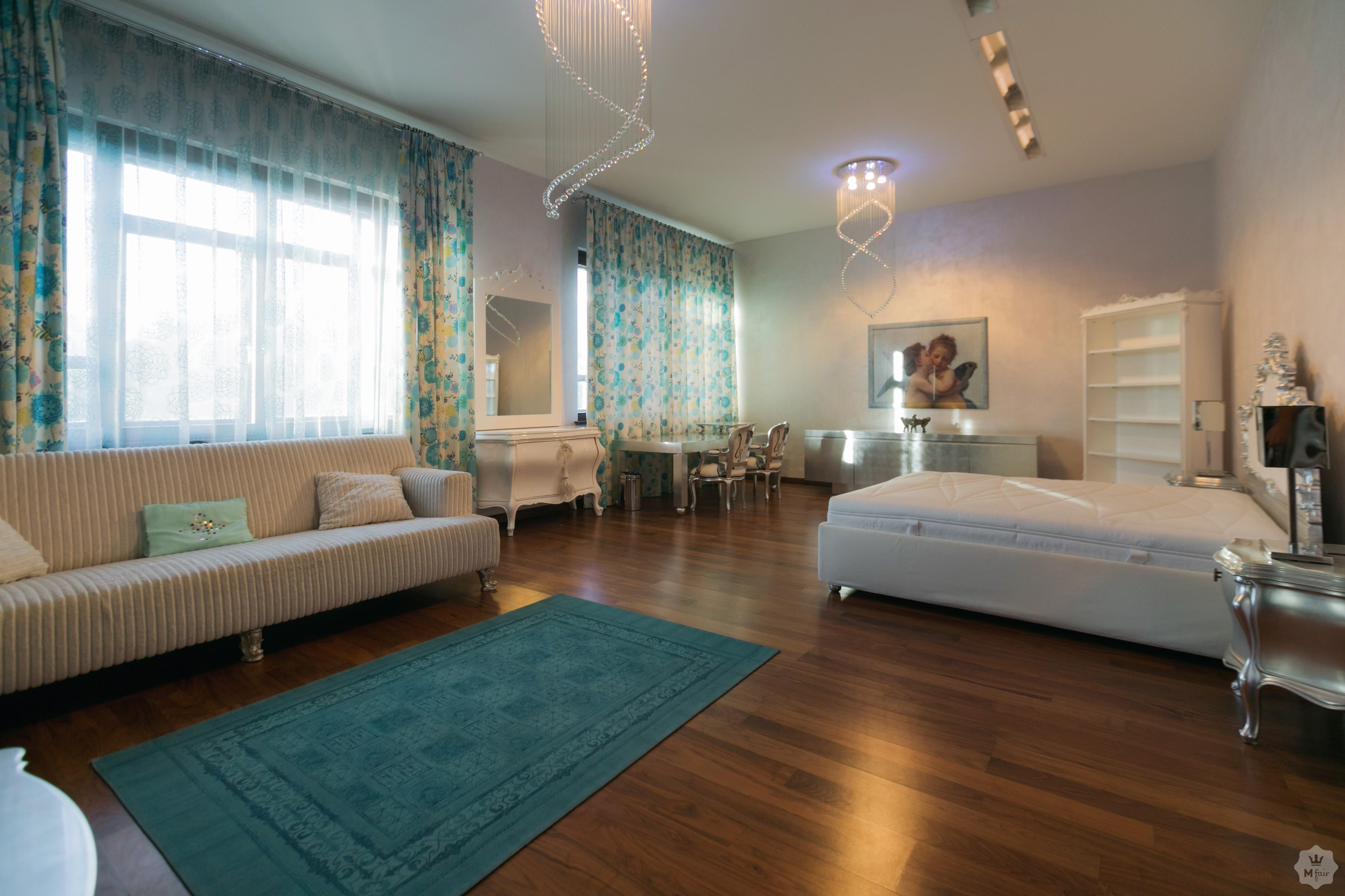 Аренда дома с бассейном возле леса в Киеве