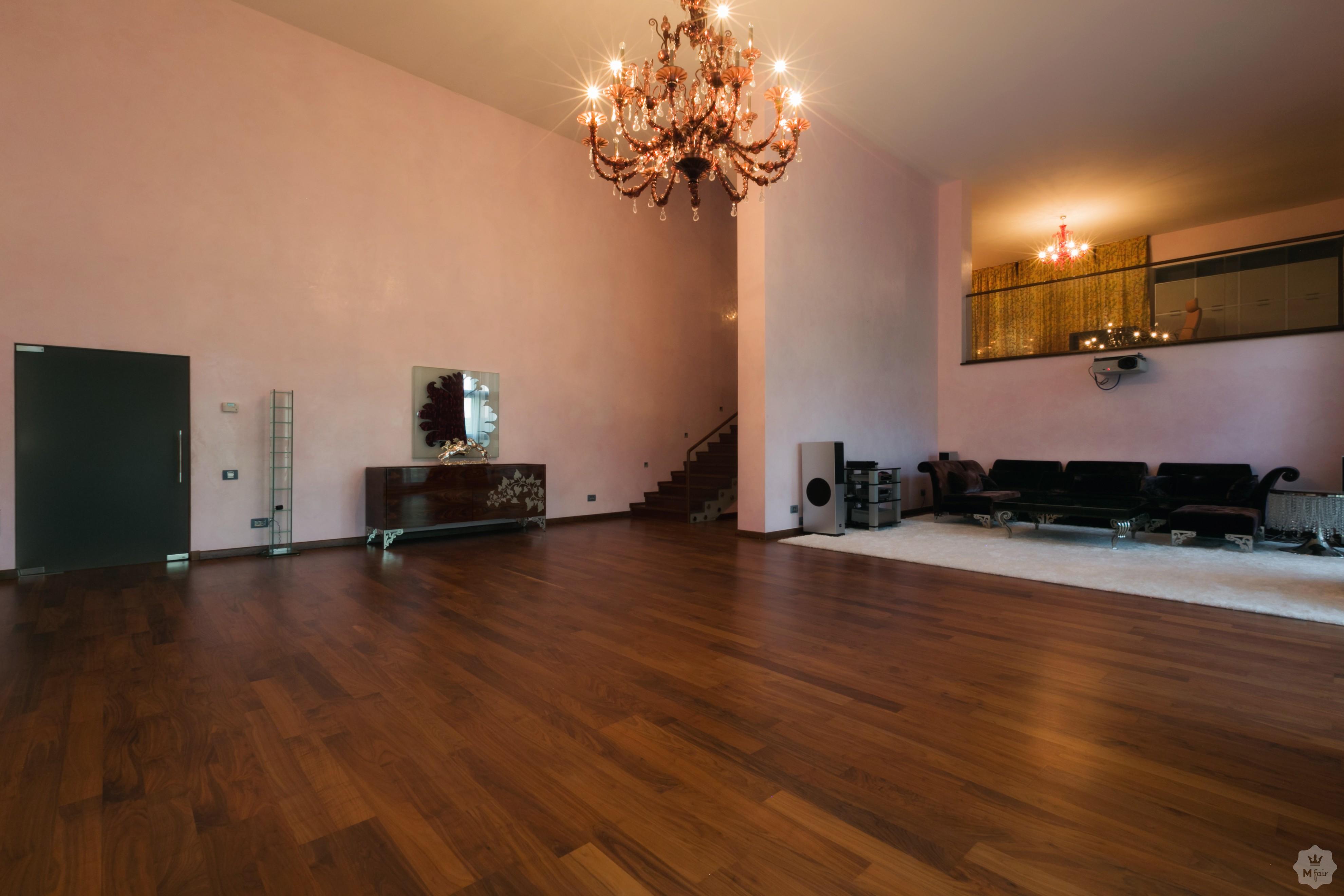 Аренда дома с бассейном возле леса в Киеве