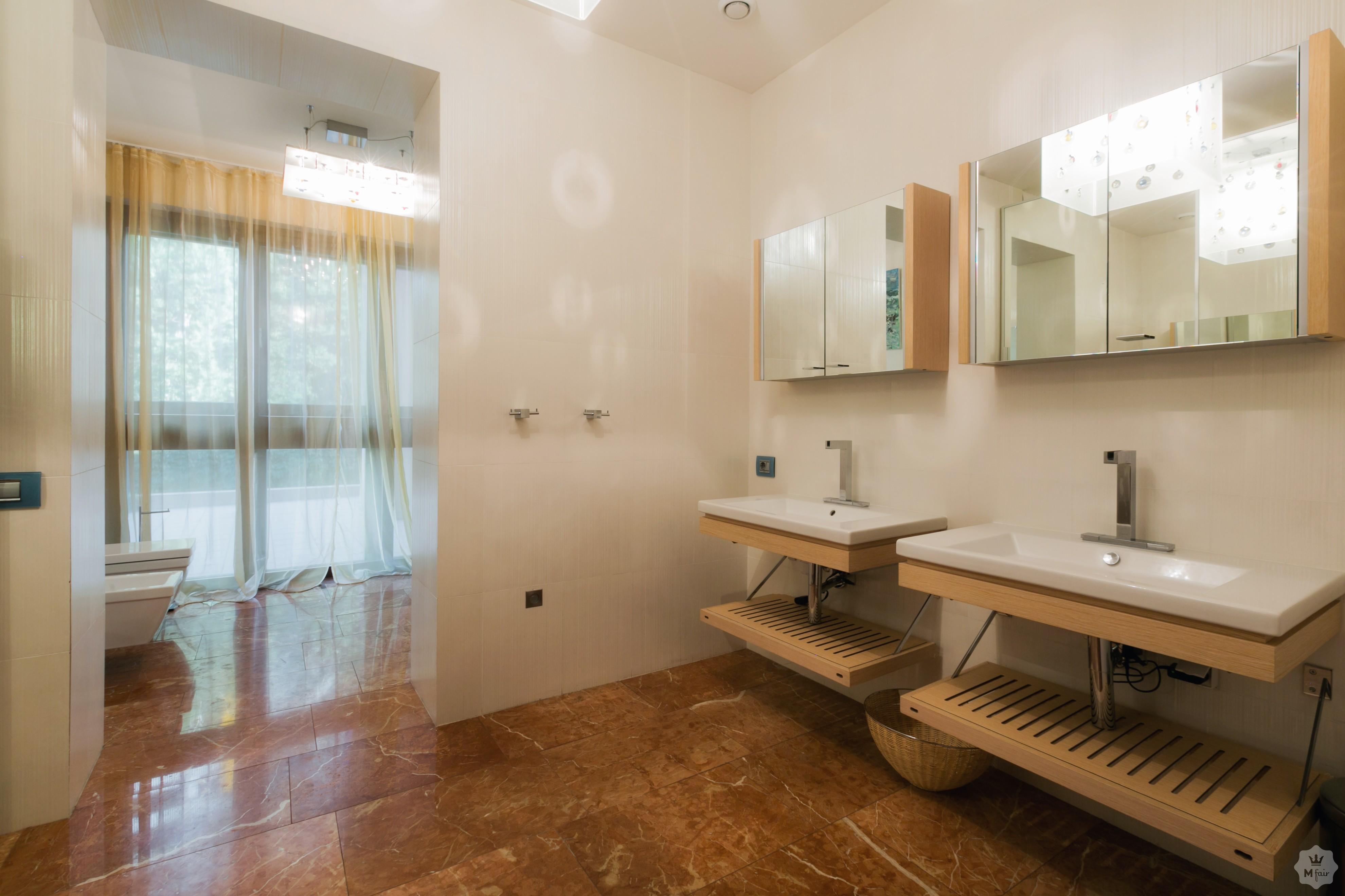 Аренда дома с бассейном возле леса в Киеве