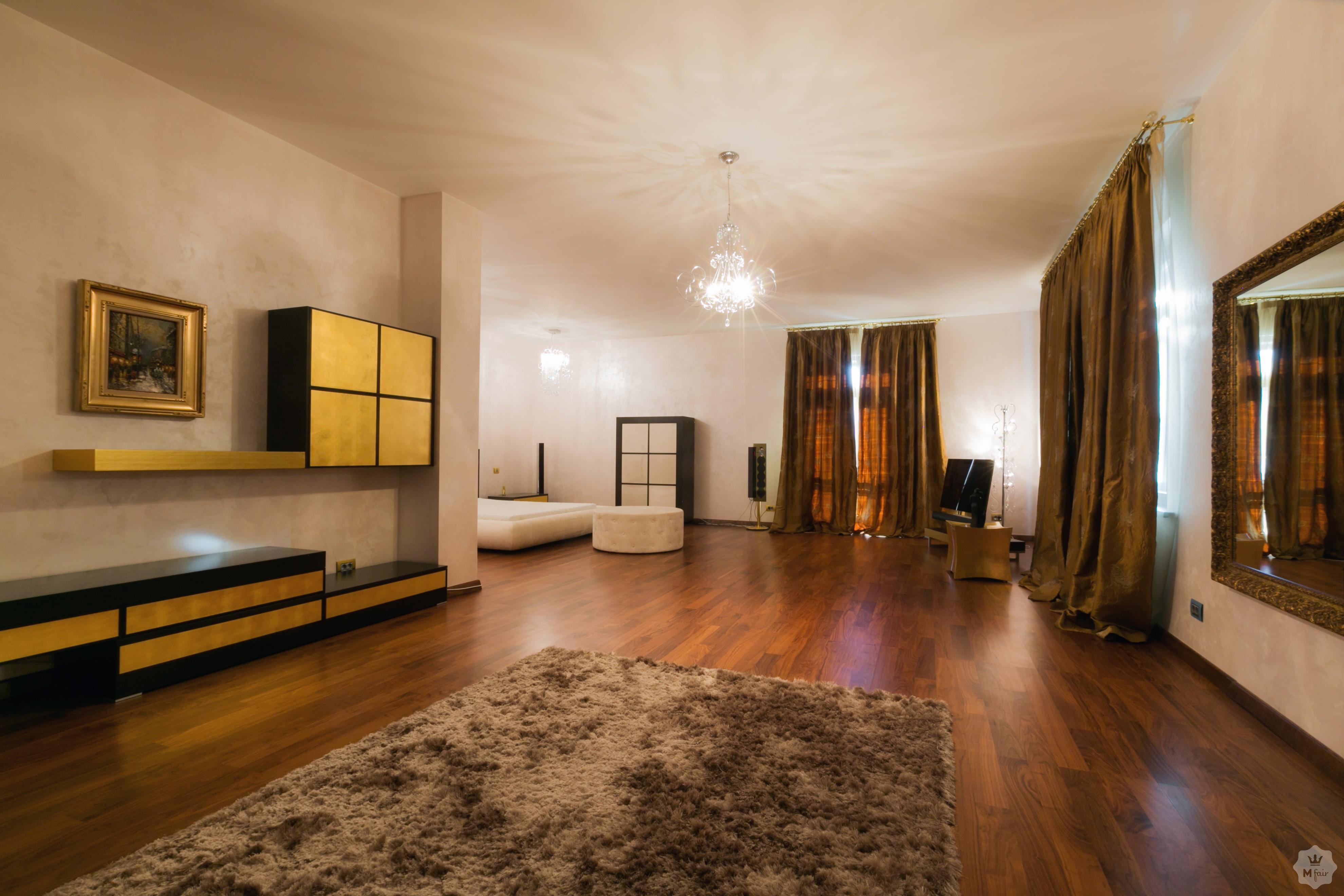 Аренда дома с бассейном возле леса в Киеве