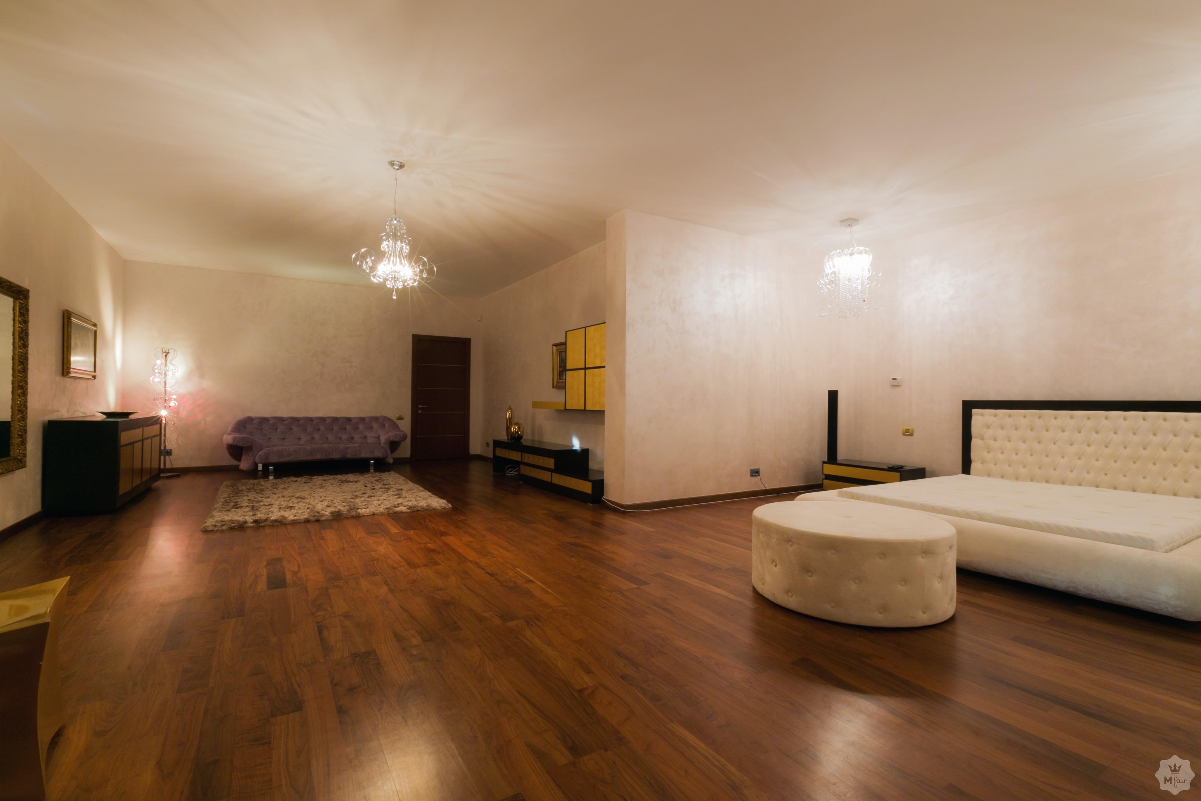 Аренда дома с бассейном возле леса в Киеве