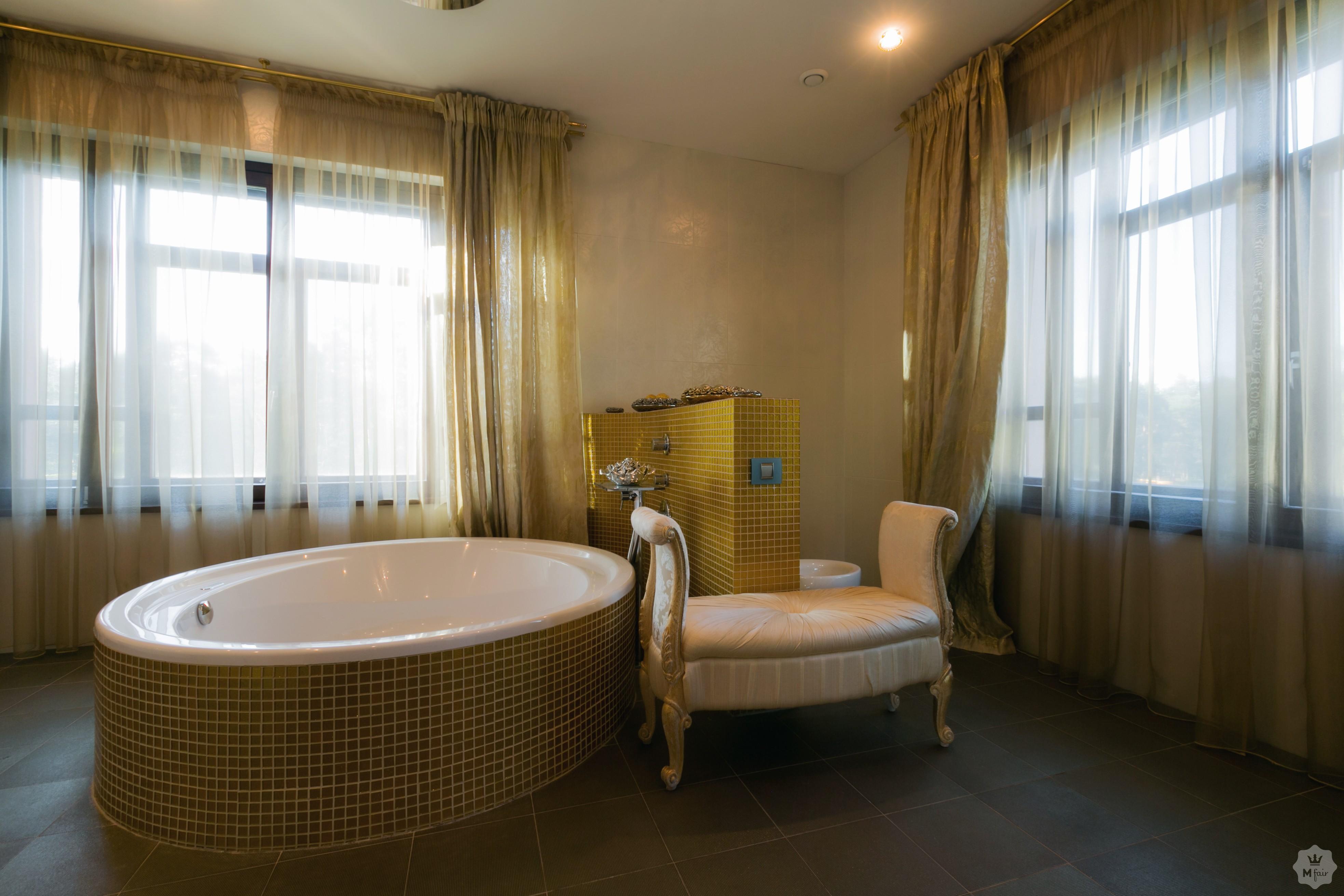 Аренда дома с бассейном возле леса в Киеве