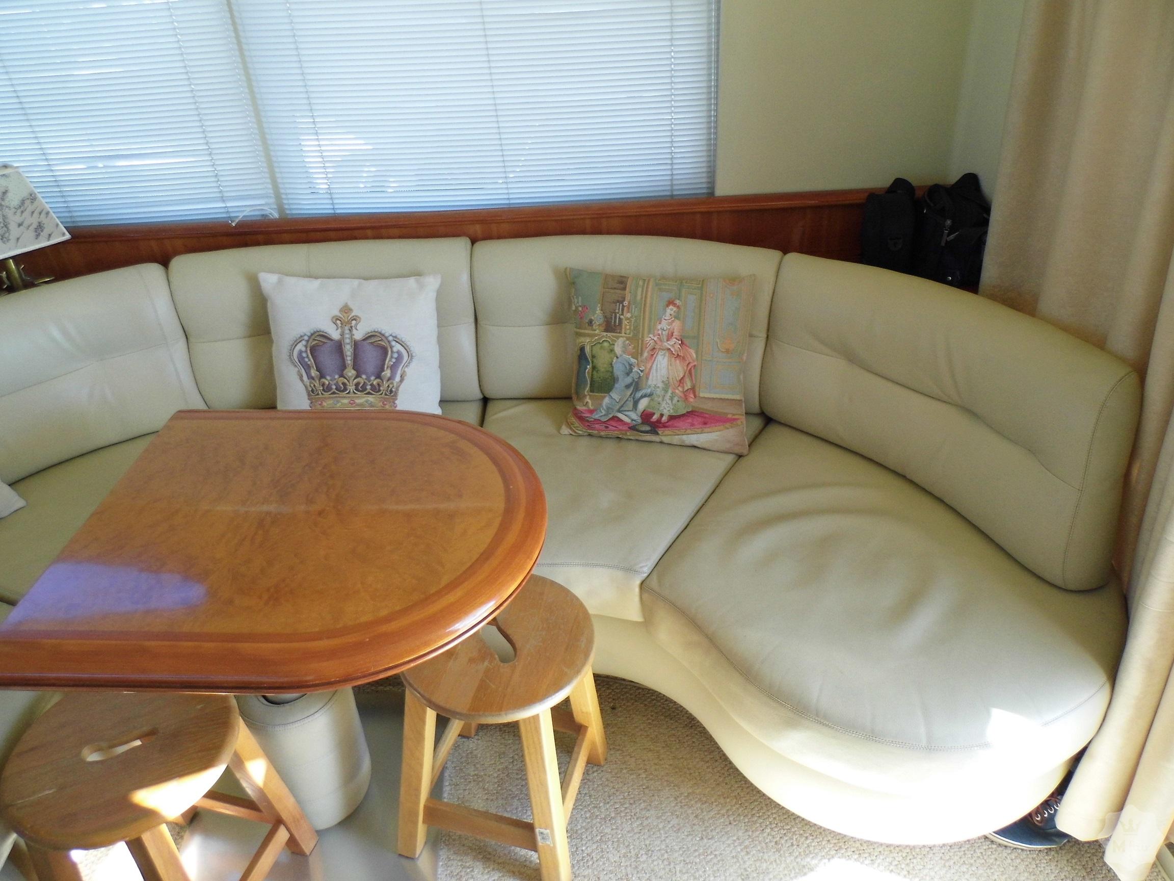 Продажа моторной яхты Azimut 42 в Киеве