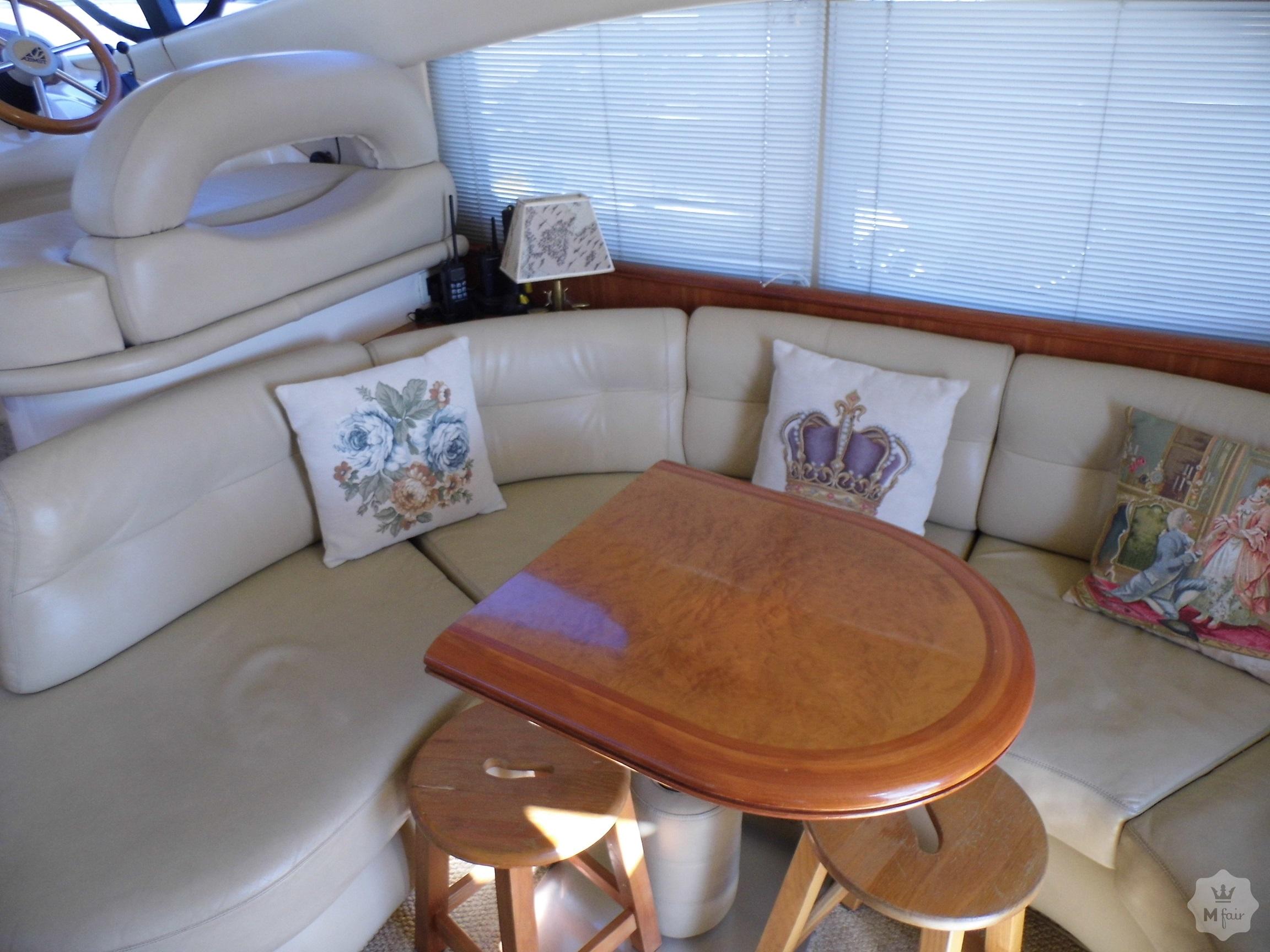 Продажа моторной яхты Azimut 42 в Киеве