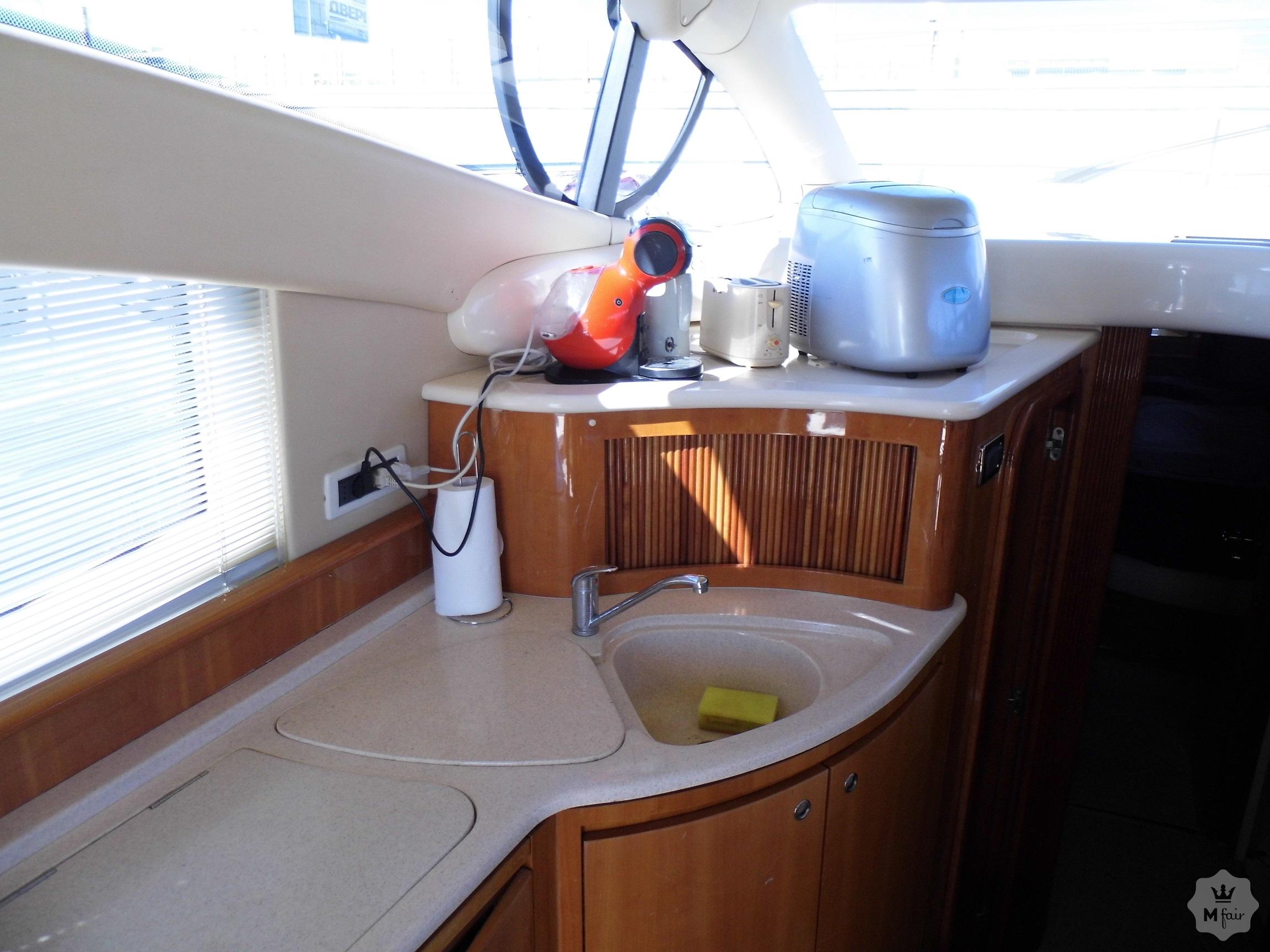 Продажа моторной яхты Azimut 42 в Киеве