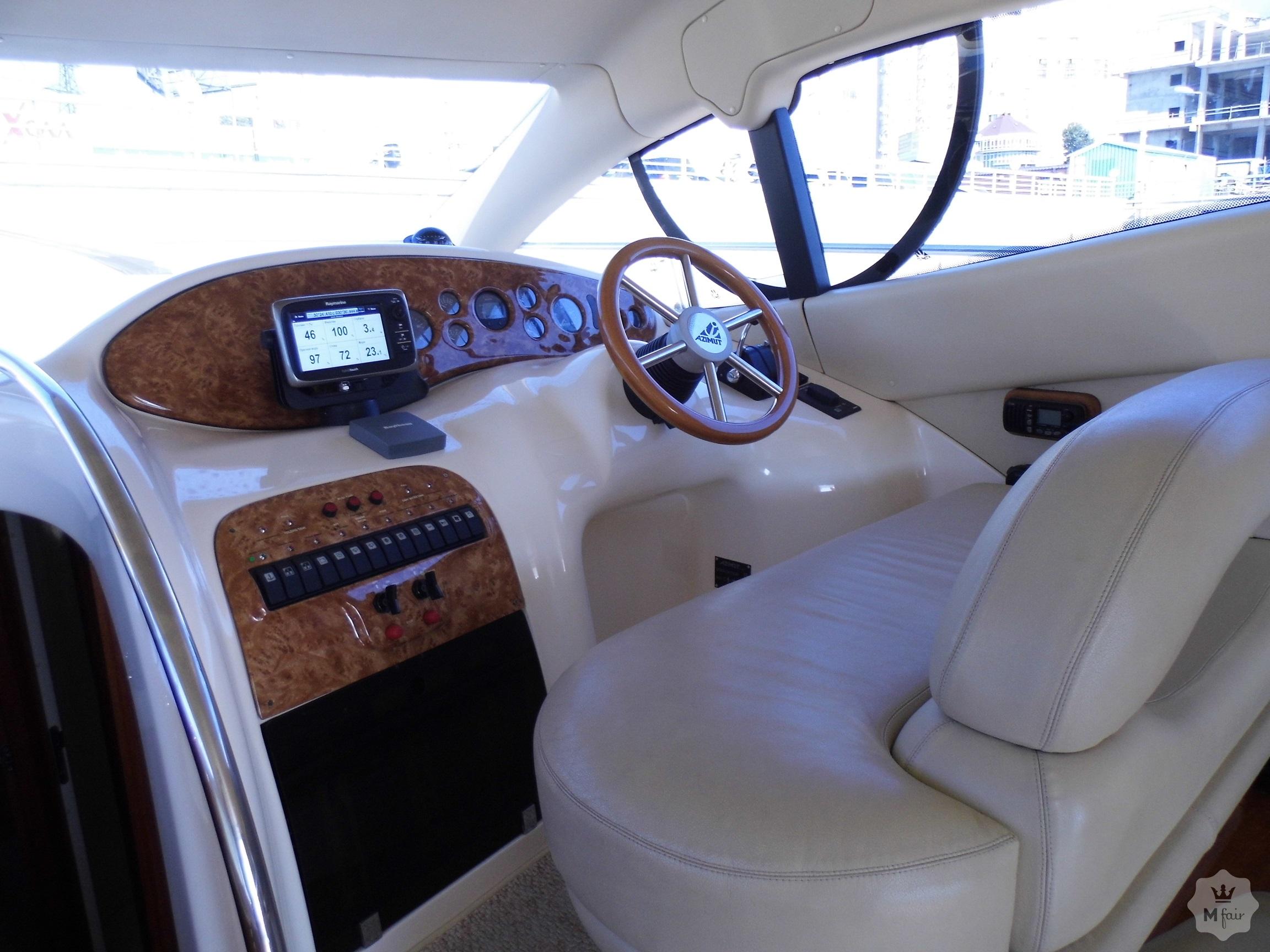 Продажа моторной яхты Azimut 42 в Киеве