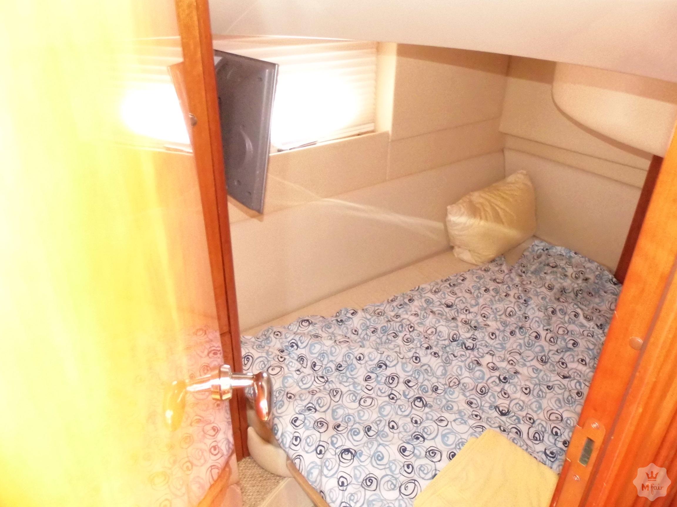 Продажа моторной яхты Azimut 42 в Киеве