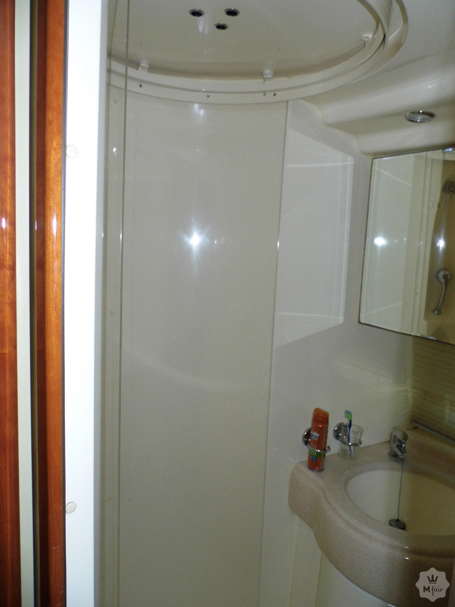 Продажа моторной яхты Azimut 42 в Киеве