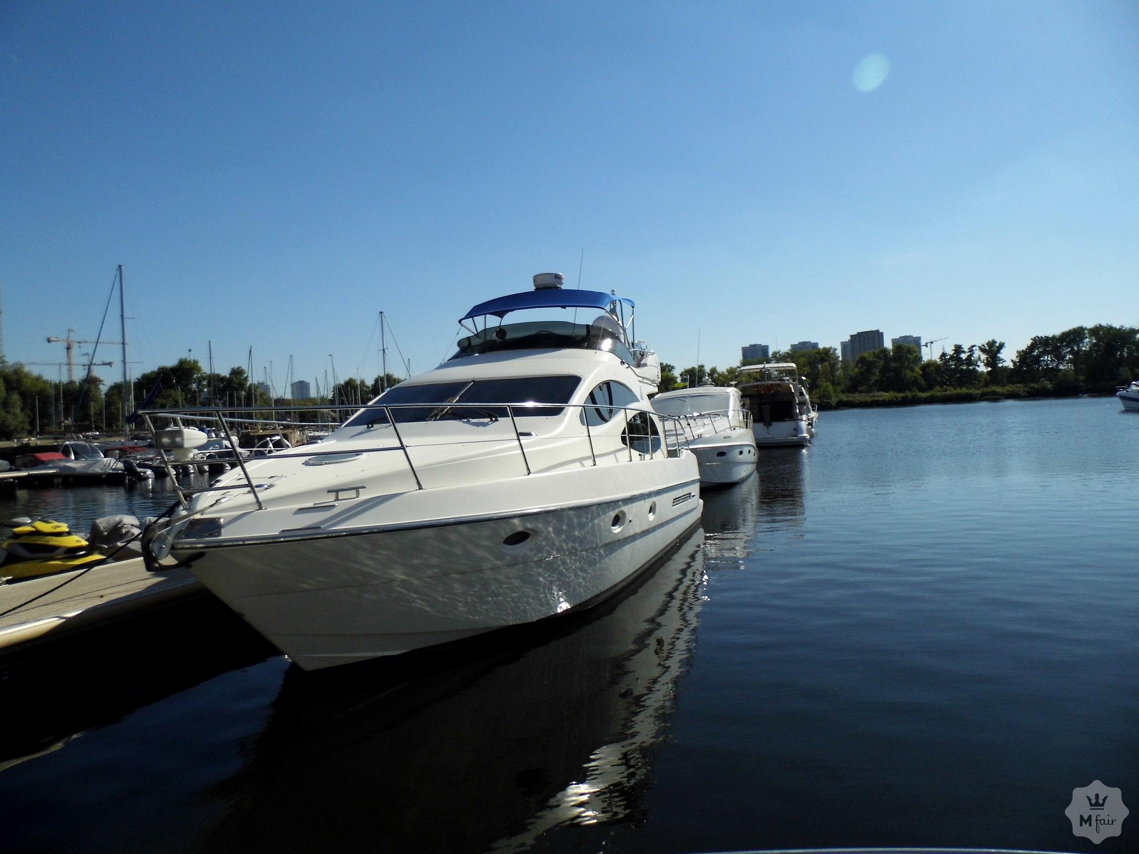 Продажа моторной яхты Azimut 42 в Киеве