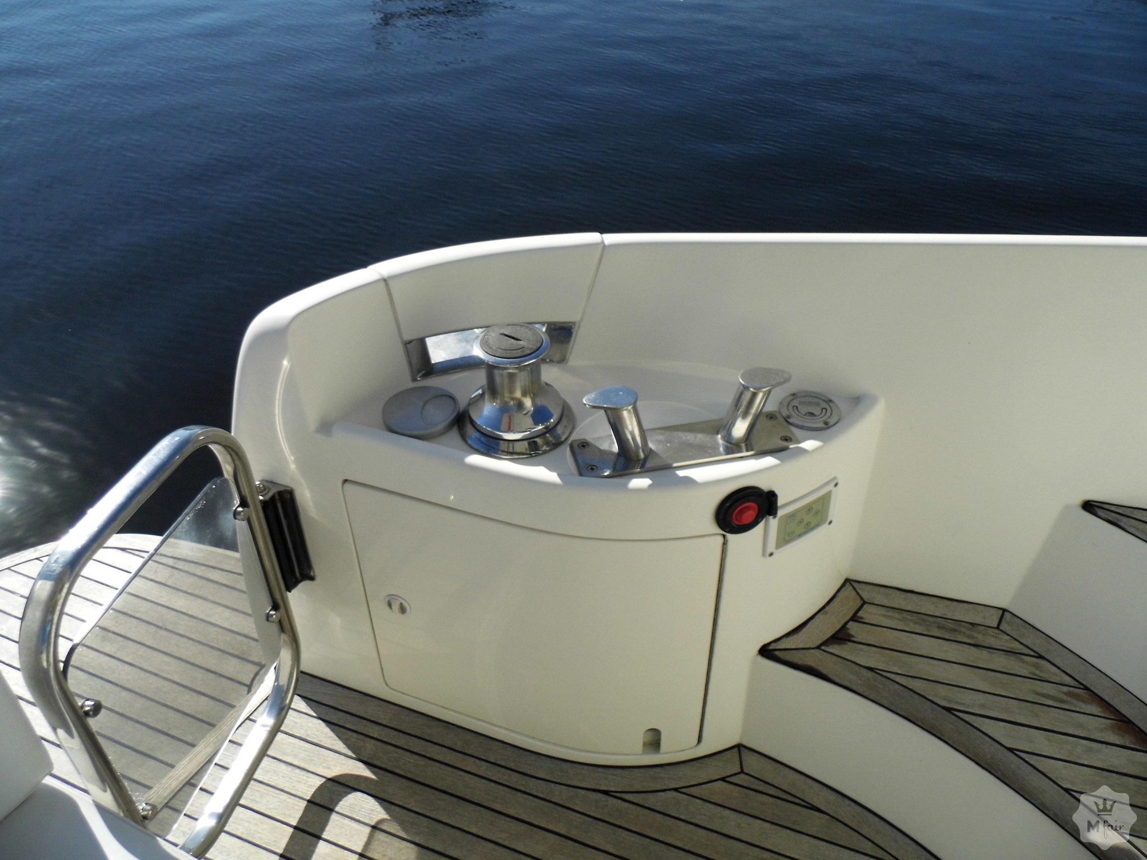 Продажа моторной яхты Azimut 42 в Киеве