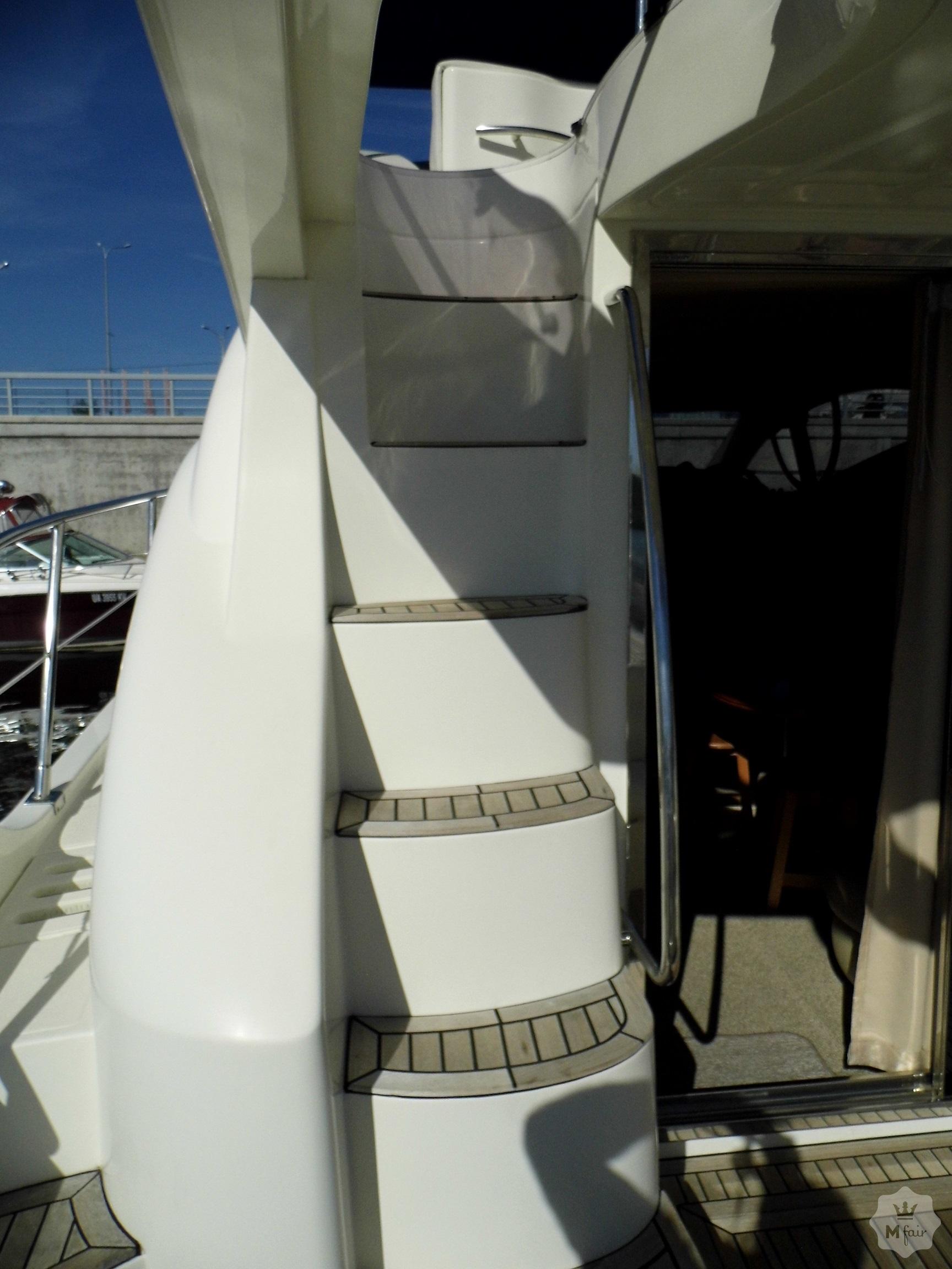 Продажа моторной яхты Azimut 42 в Киеве