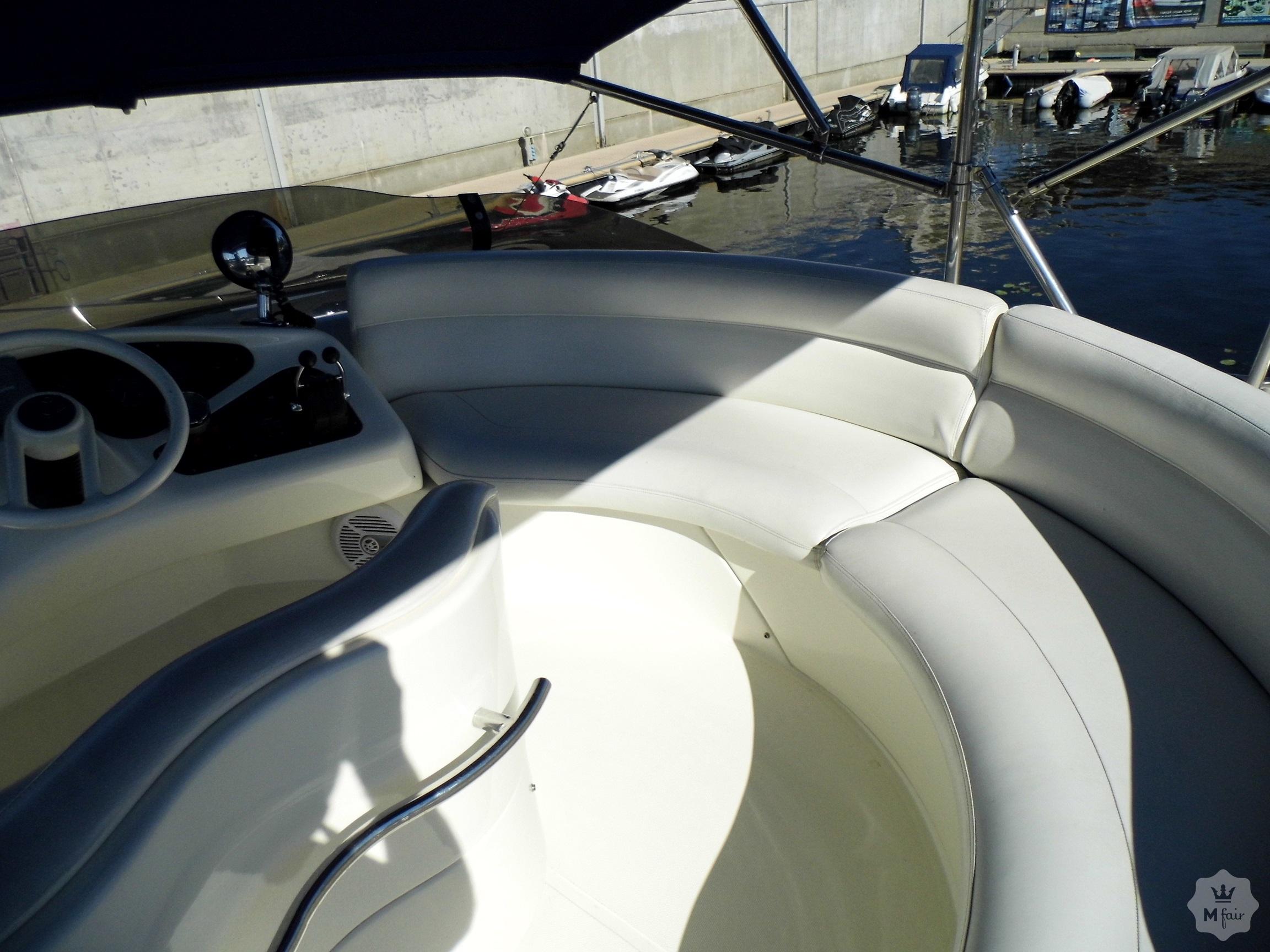 Продажа моторной яхты Azimut 42 в Киеве