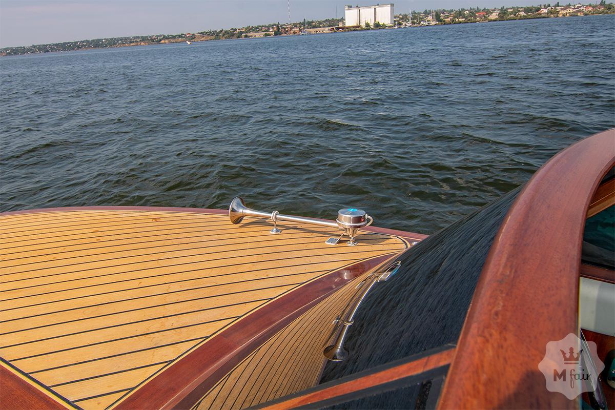 Продажа эксклюзивного катера в классическом стиле