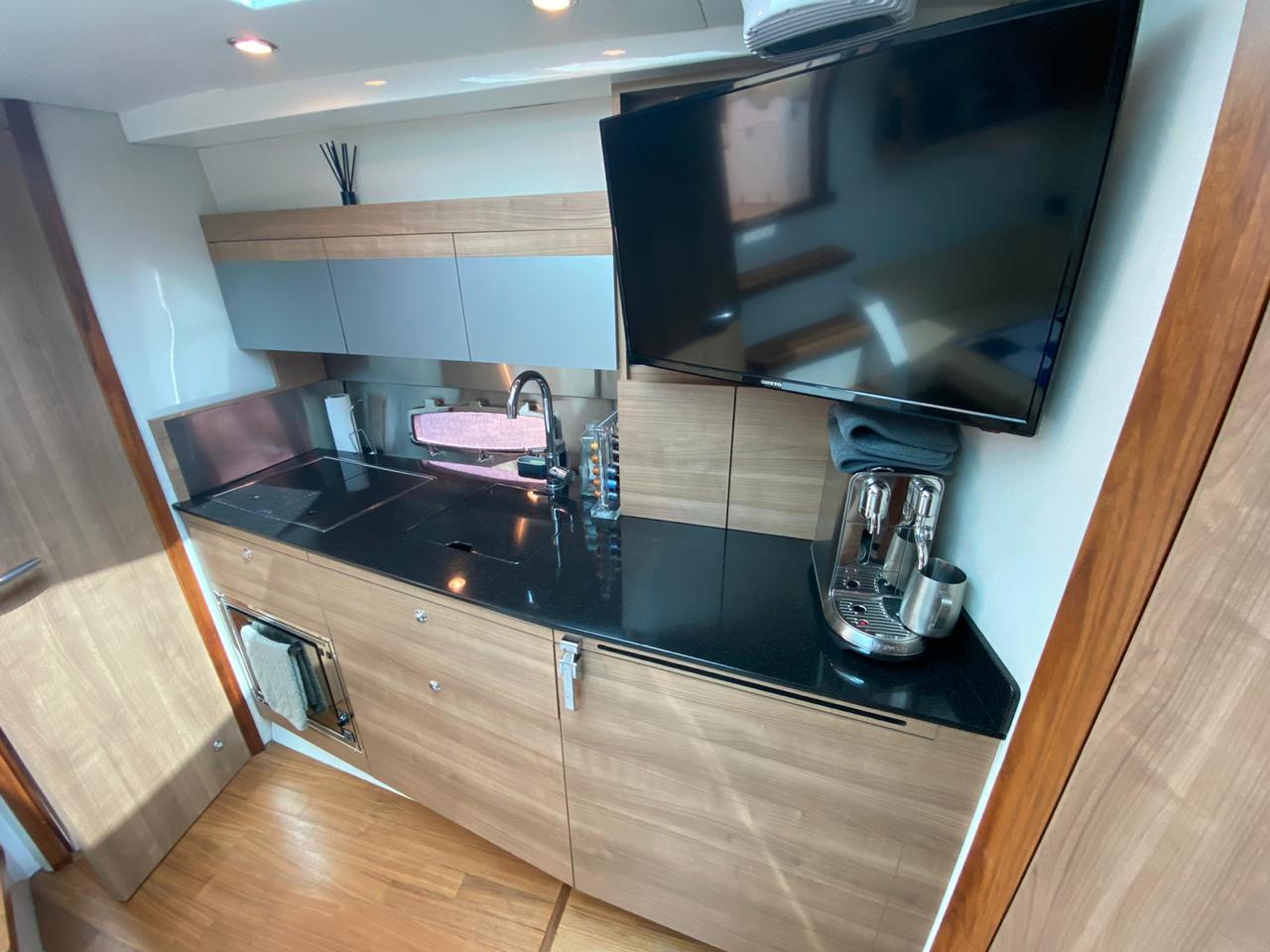 Продажа моторной яхты Sealine 38 SC '2007 в Киеве