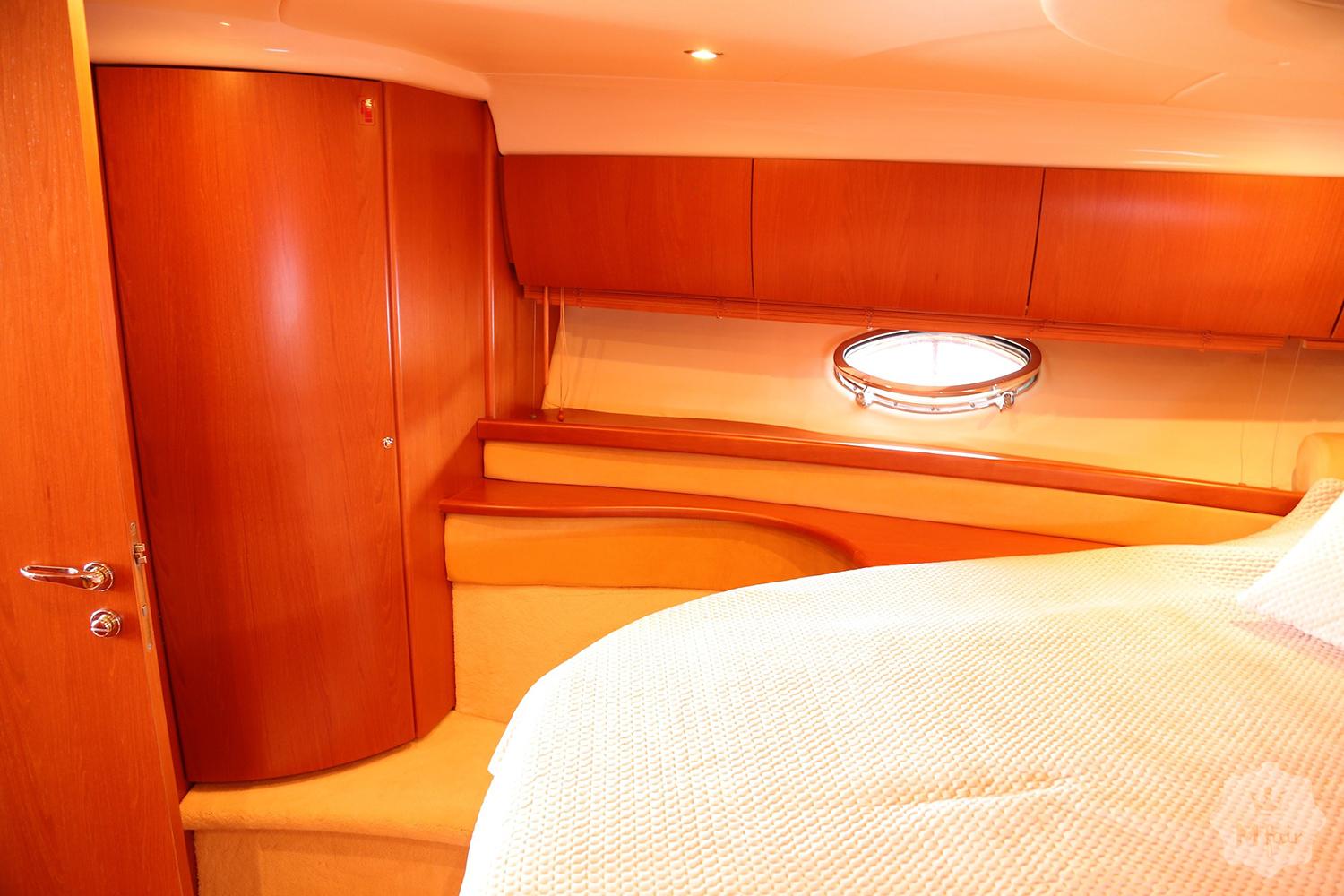 Продажа моторной яхты Azimut Atlantis 425 (Атлантис) '2008 в Киеве